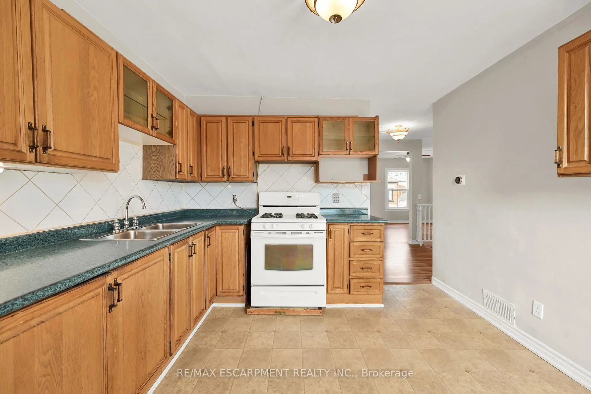 Photo 18 of 90 West Avenue N, Hamilton, Beasley — HOMEH