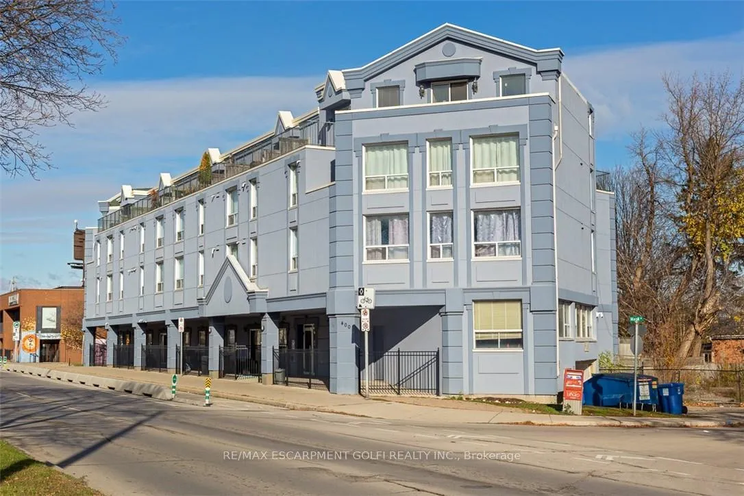 Front of Unit 302, 400 York Boulevard