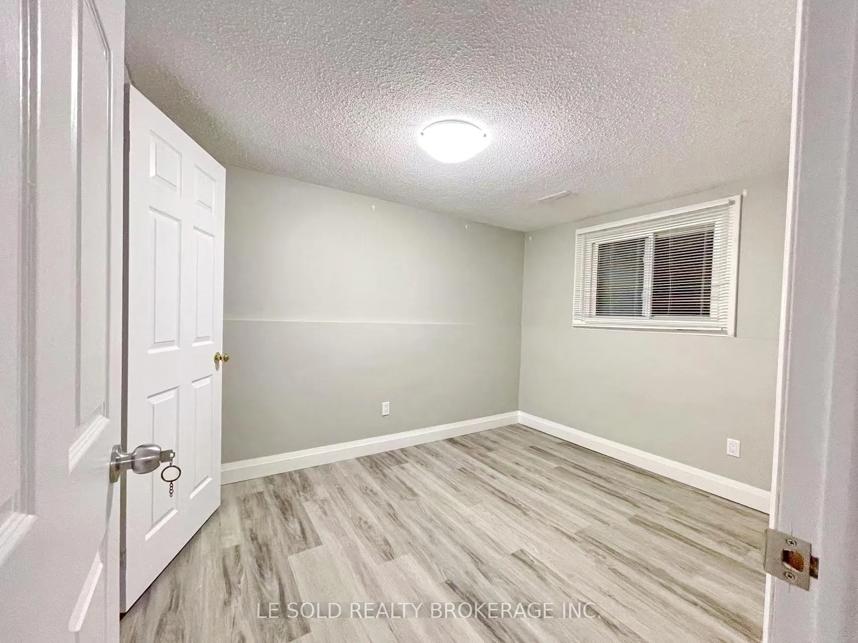 Photo 4 of Unit Bsmt, 24 Winnifred Avenue, St. Catharines, Carlton/Bunting — HOMEH
