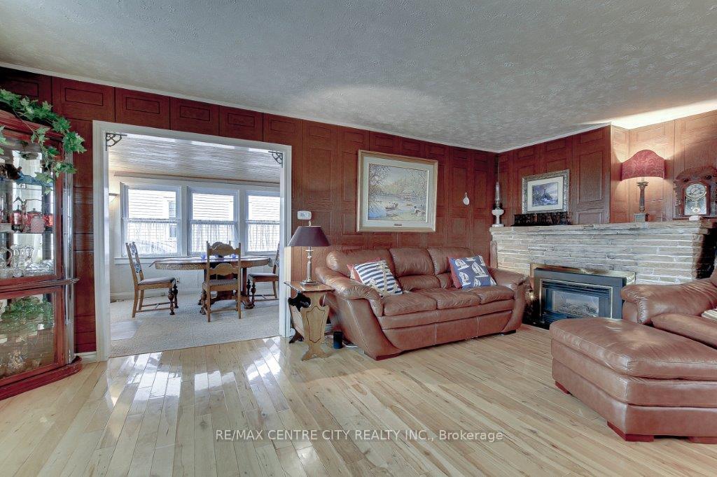 Photo 2 of 429 Front Street, Central Elgin, Rural Central Elgin — HOMEH
