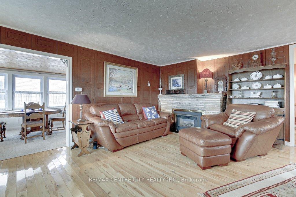 Photo 3 of 429 Front Street, Central Elgin, Rural Central Elgin — HOMEH