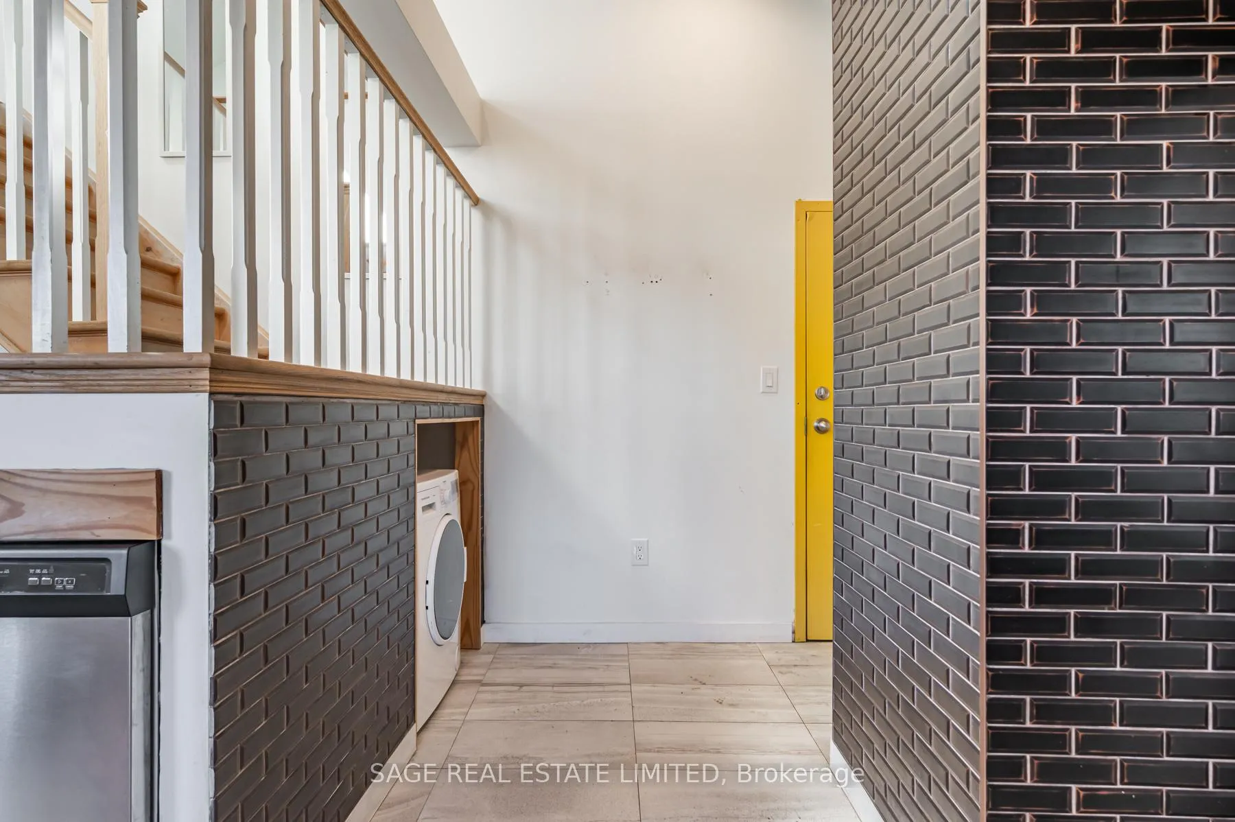 Photo 4 of Unit 1, 14 Cross Street, Hamilton, Dundas — HOMEH