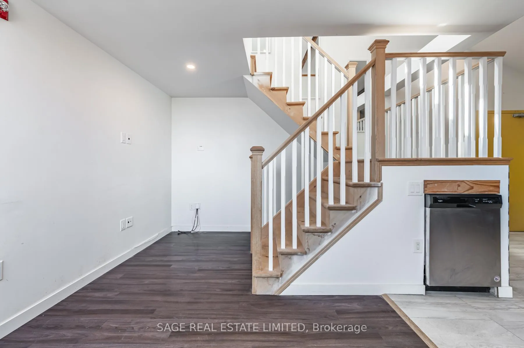 Photo 10 of Unit 1, 14 Cross Street, Hamilton, Dundas — HOMEH