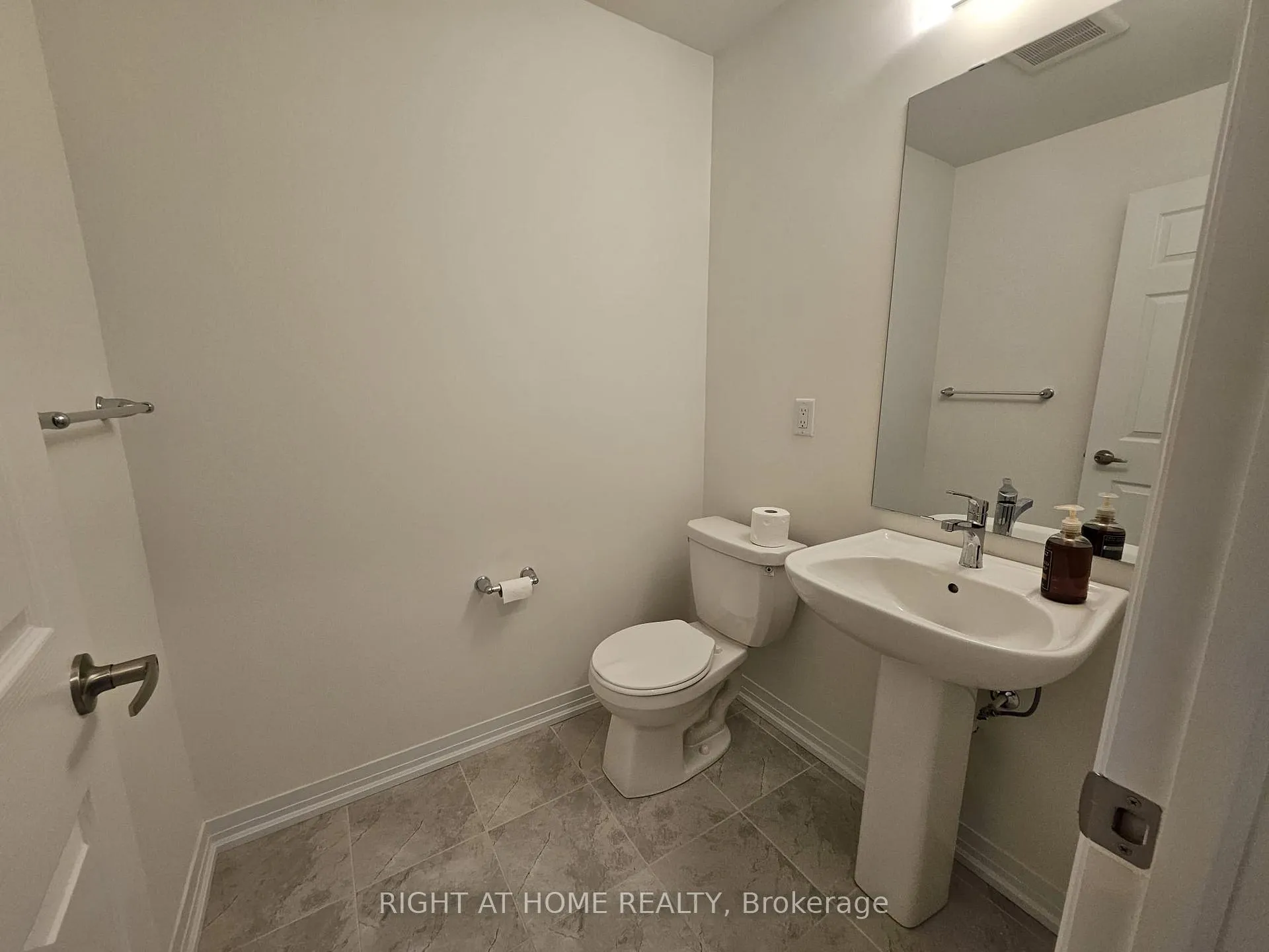 Photo 12 of 41 Lemon Avenue, Thorold, Hurricane/Merrittville — HOMEH