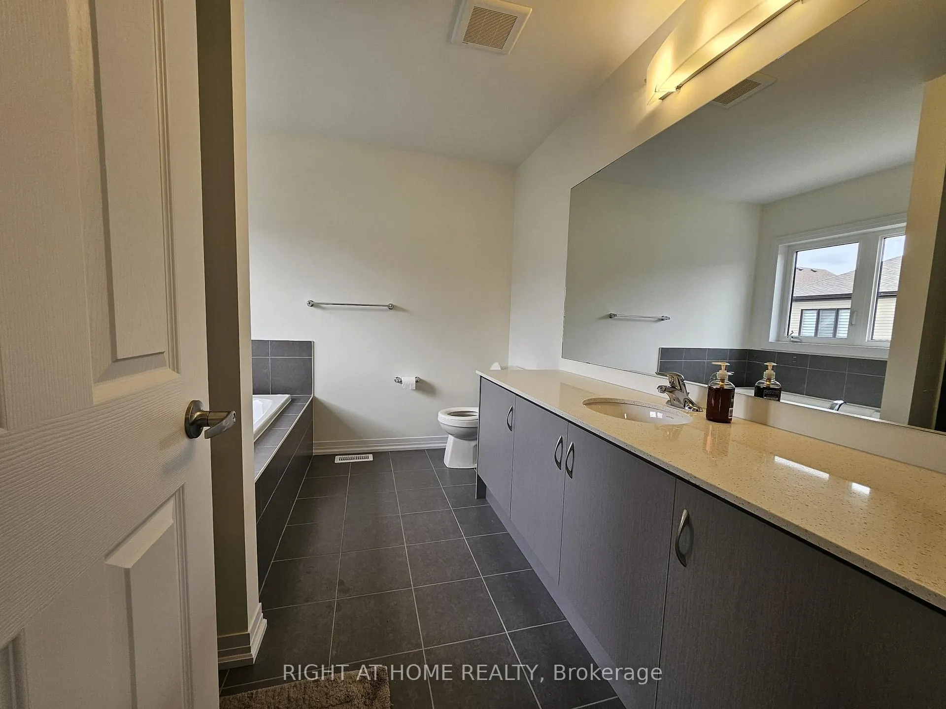 Photo 20 of 41 Lemon Avenue, Thorold, Hurricane/Merrittville — HOMEH
