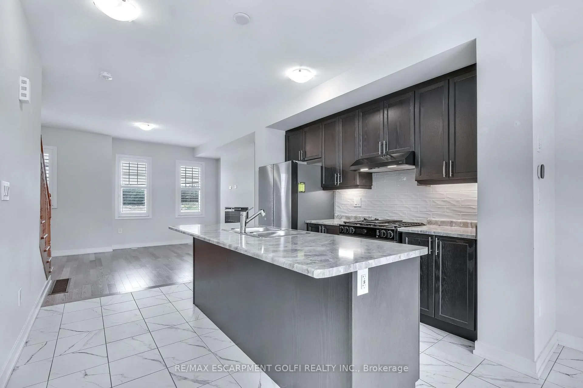 Photo 6 of 91 Melody Lane E, Thorold, Port Robinson — HOMEH