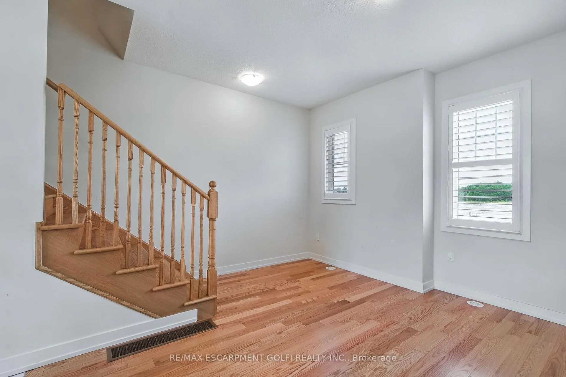 Photo 10 of 91 Melody Lane E, Thorold, Port Robinson — HOMEH
