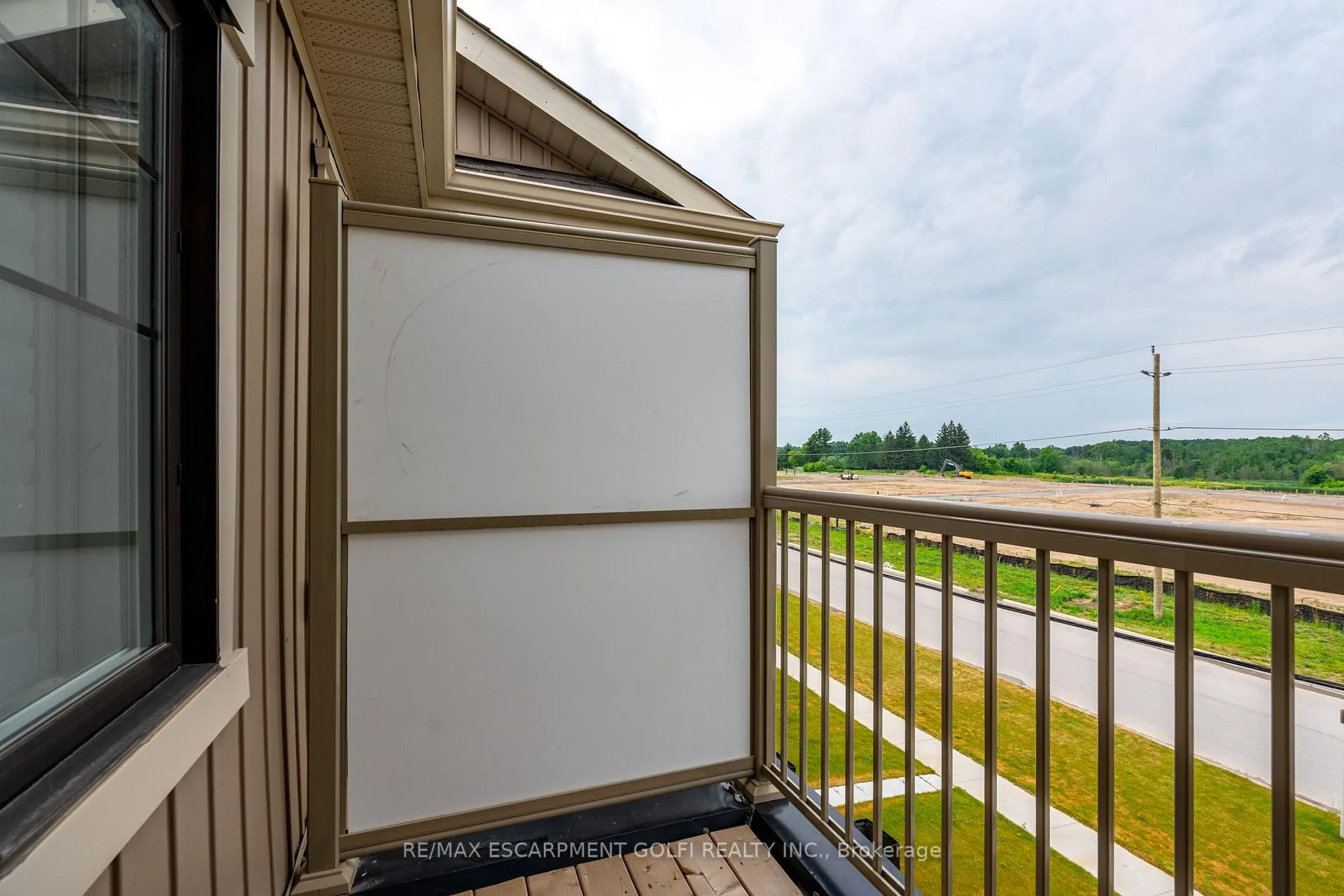 Photo 12 of 91 Melody Lane E, Thorold, Port Robinson — HOMEH