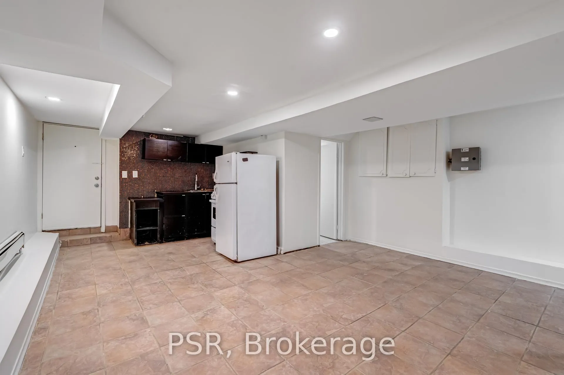Photo 2 of Unit Bsmt, 678 Huron Street, Toronto, The Annex — HOMEH
