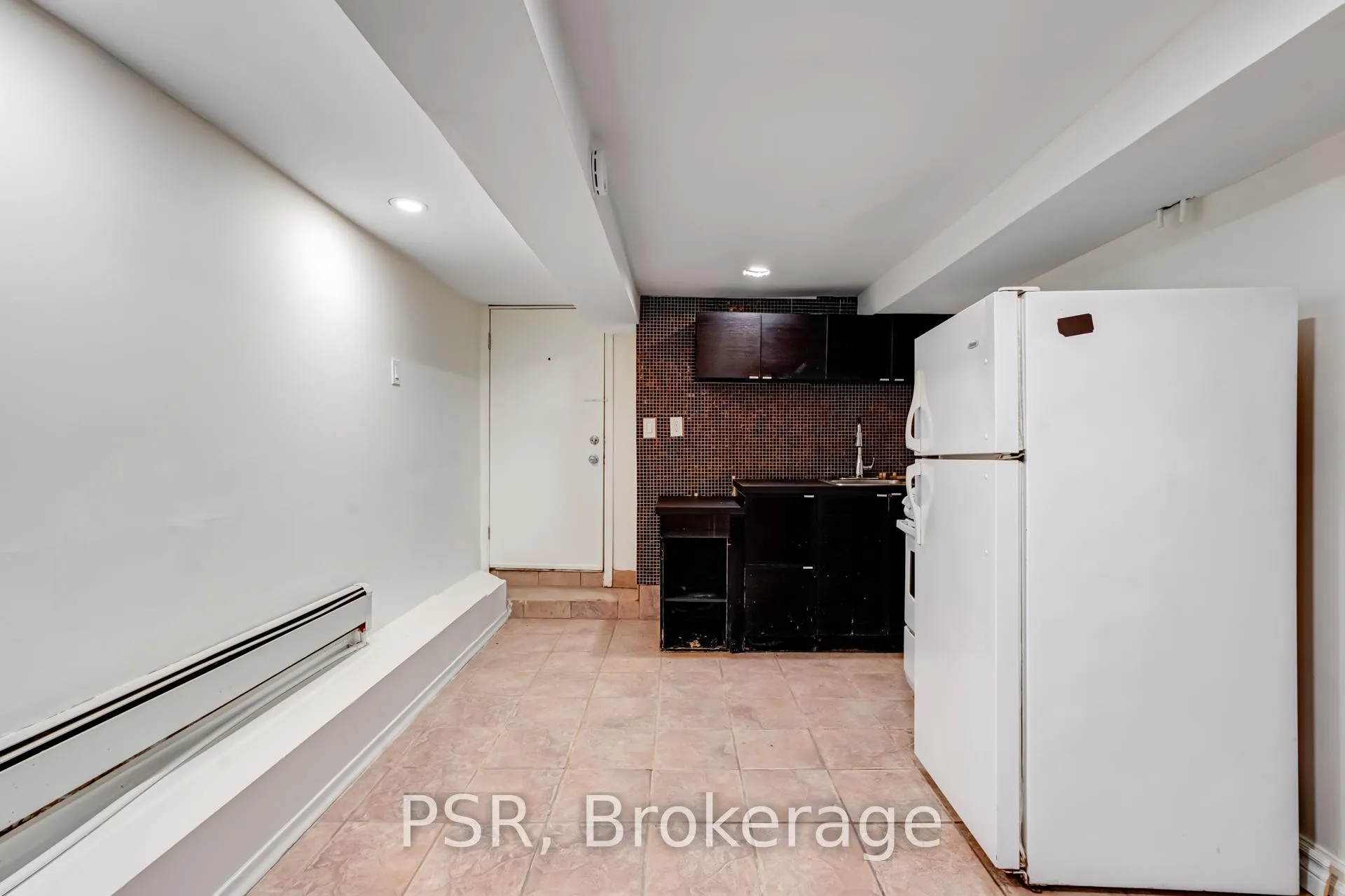 Photo 3 of Unit Bsmt, 678 Huron Street, Toronto, The Annex — HOMEH