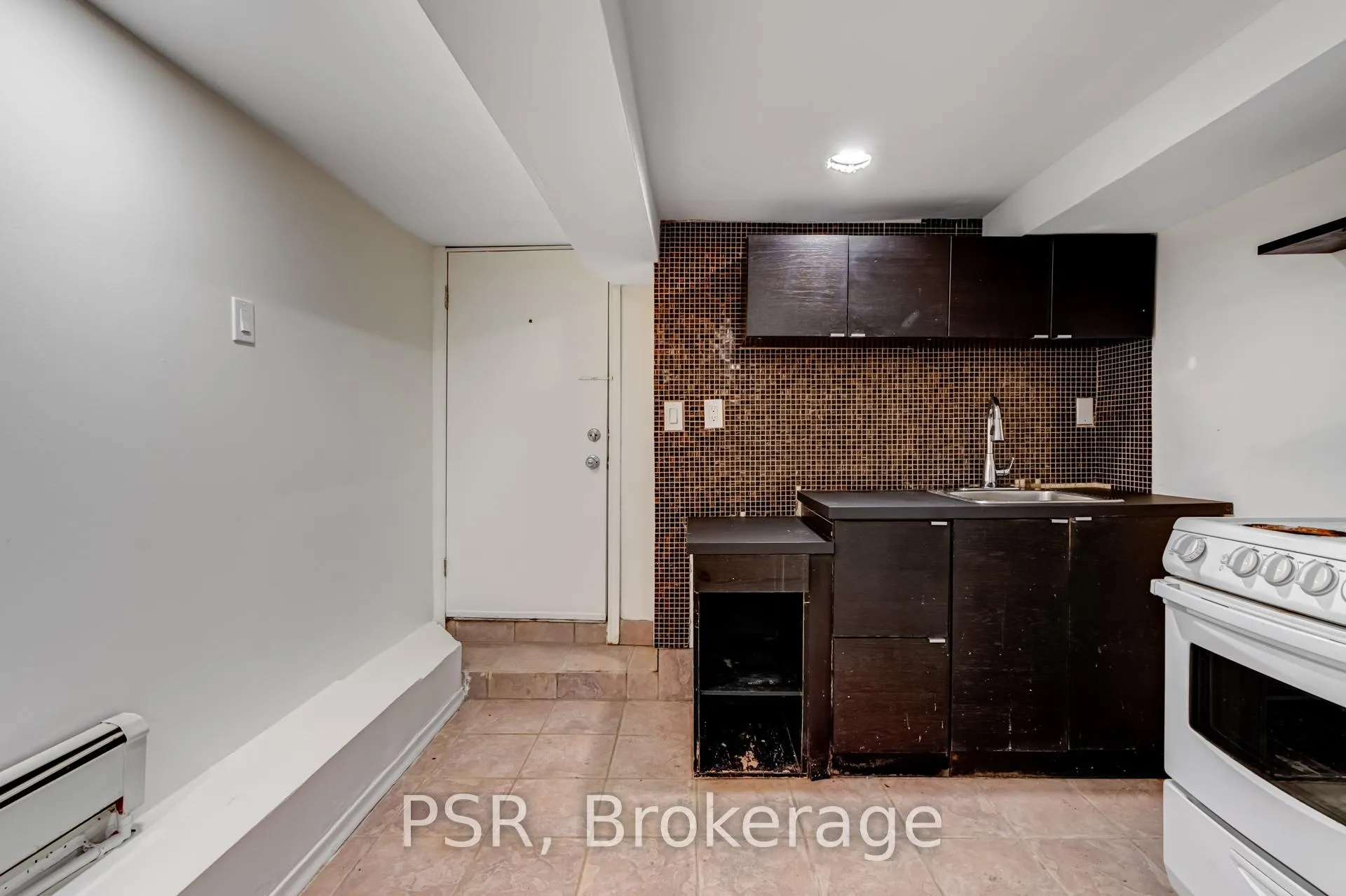 Photo 4 of Unit Bsmt, 678 Huron Street, Toronto, The Annex — HOMEH