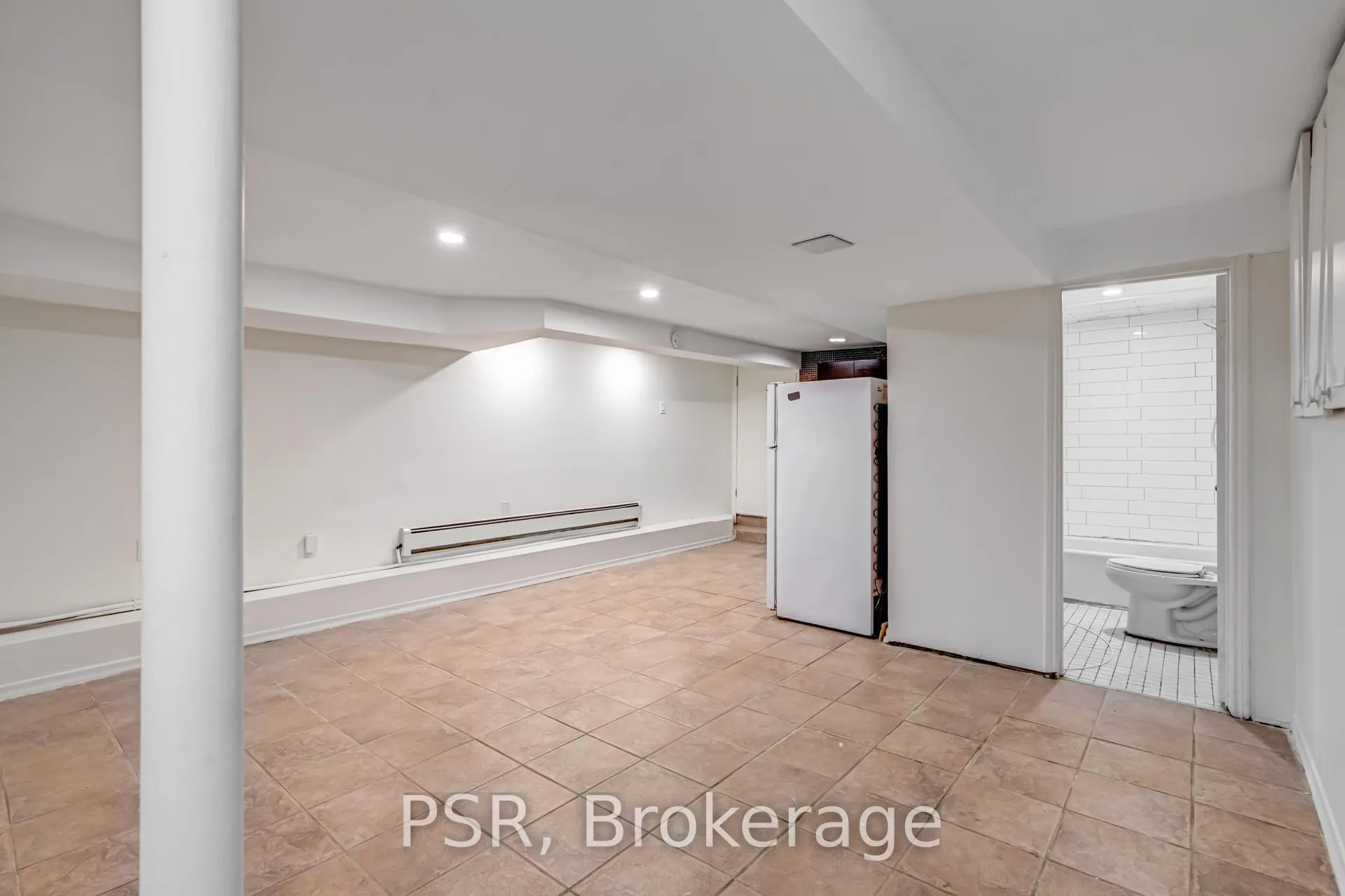 Photo 7 of Unit Bsmt, 678 Huron Street, Toronto, The Annex — HOMEH