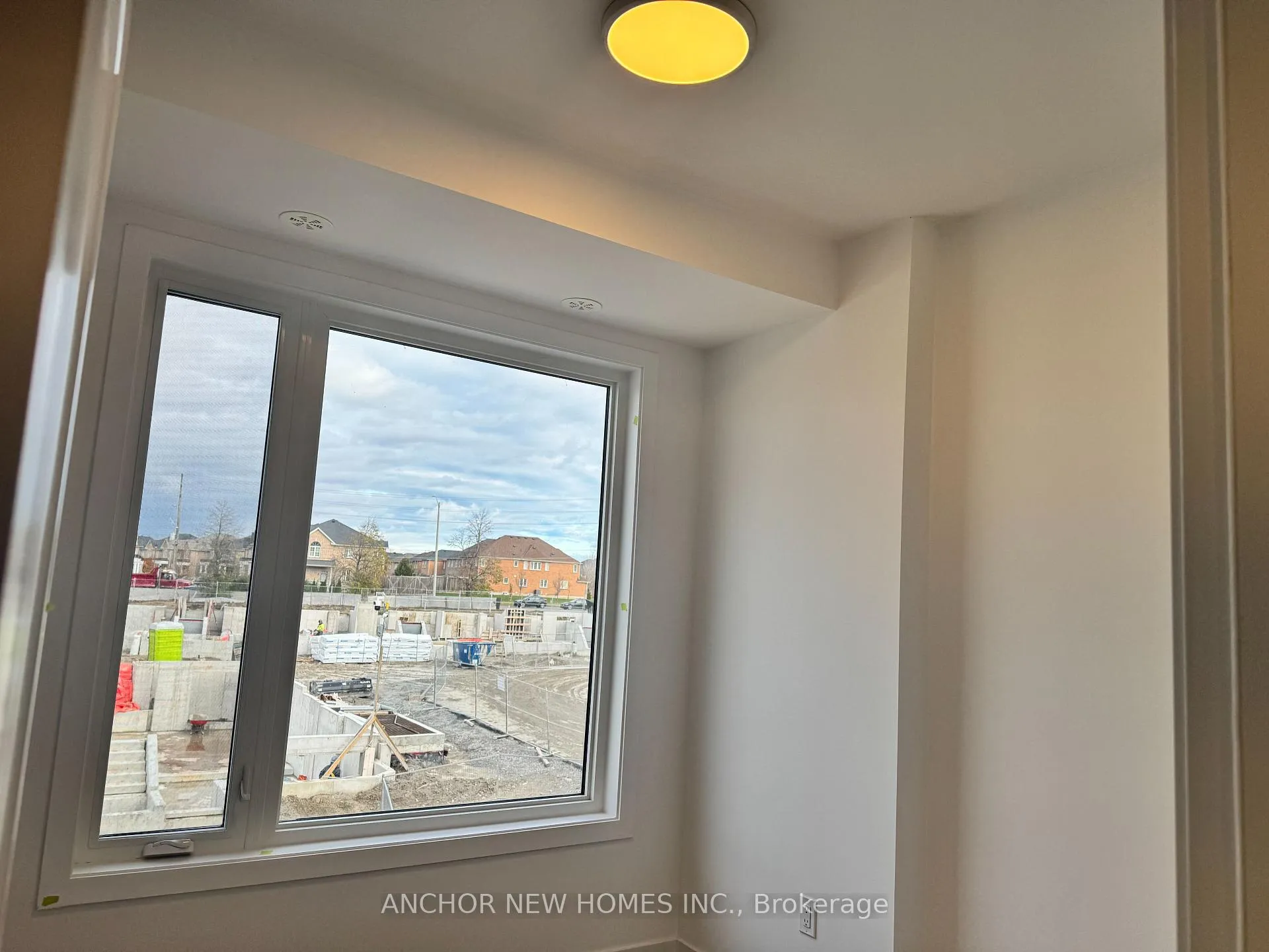 Photo 4 of Unit 15, 113 Marydale Avenue, Markham, Middlefield — HOMEH