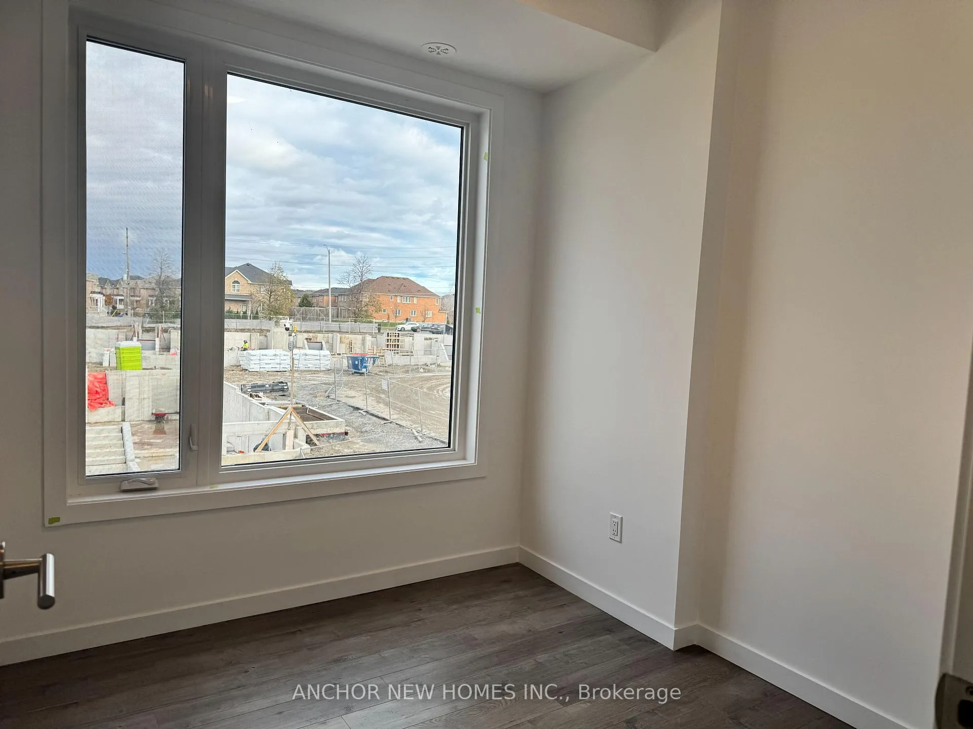Photo 5 of Unit 15, 113 Marydale Avenue, Markham, Middlefield — HOMEH