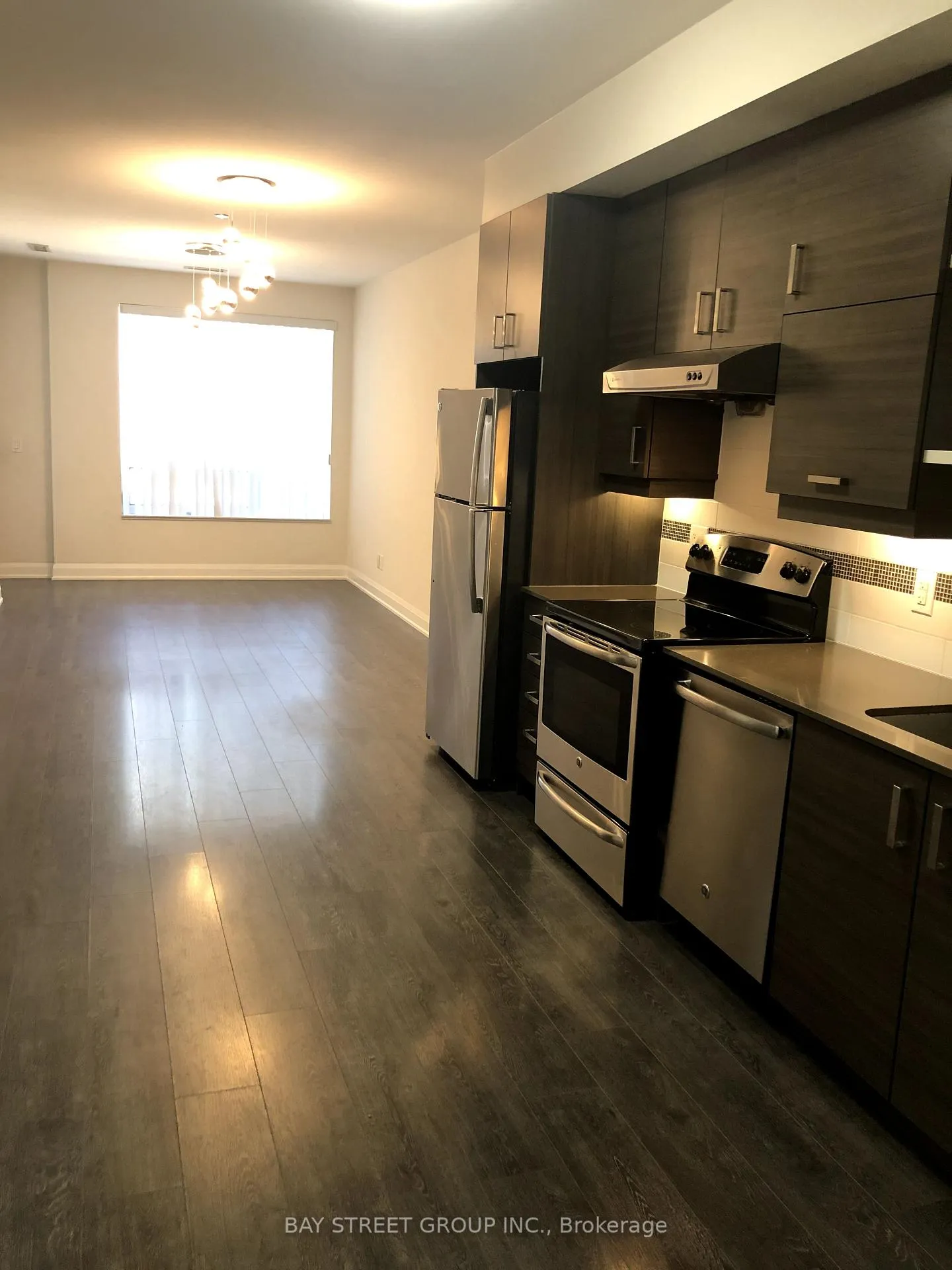 Photo 4 of Unit 101, 1 Uptown Drive, Markham, Unionville — HOMEH