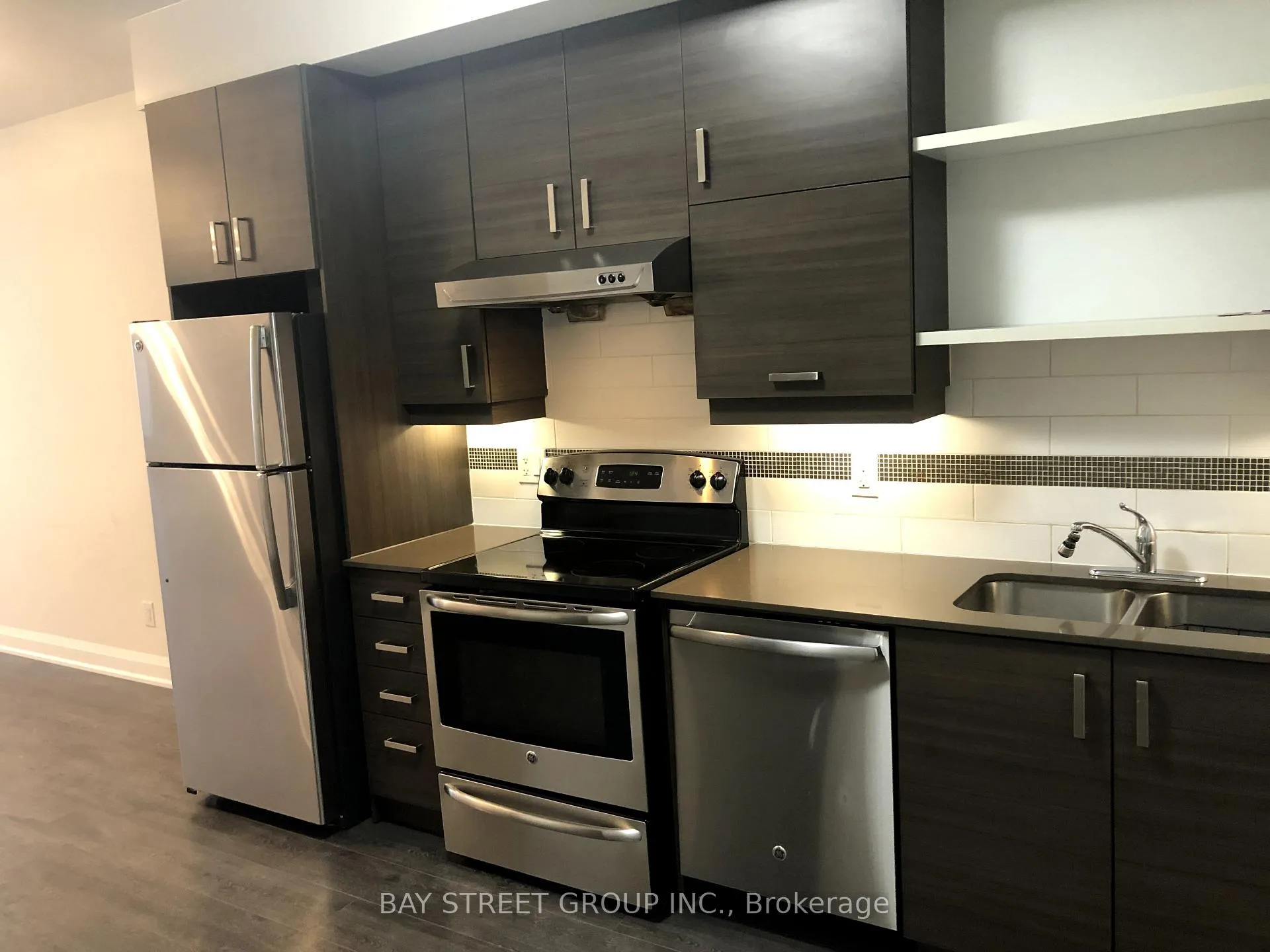 Photo 5 of Unit 101, 1 Uptown Drive, Markham, Unionville — HOMEH