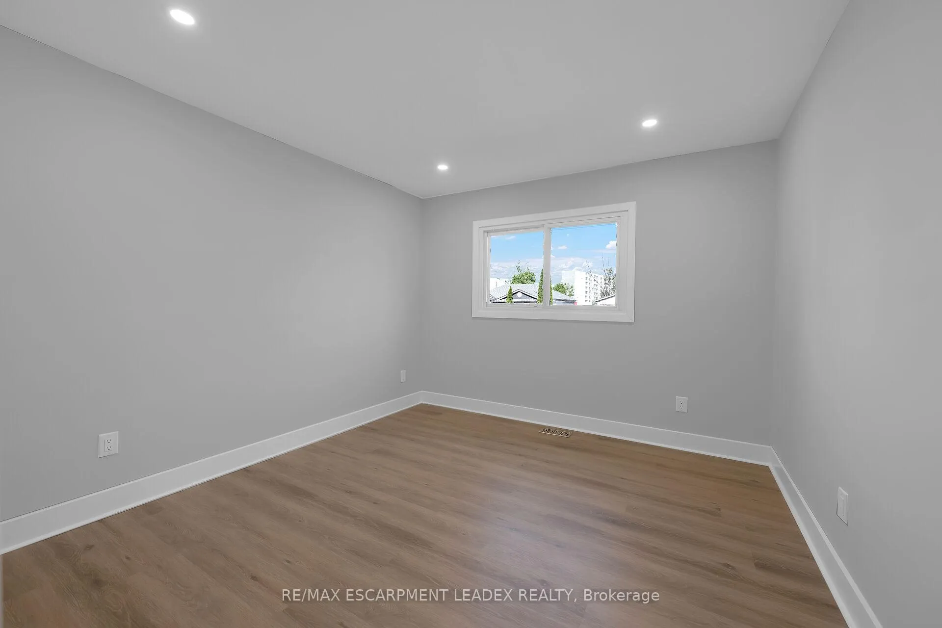 Photo 7 of 24 Clapham Road, Hamilton, Greenford — HOMEH