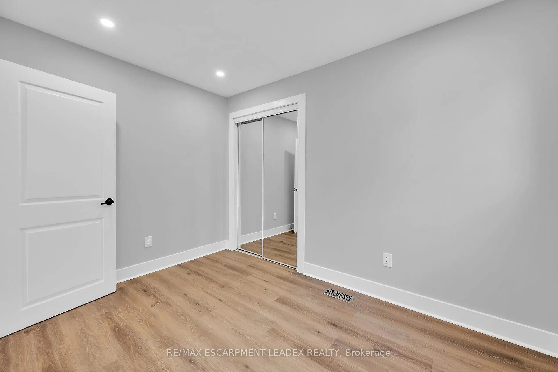 Photo 10 of 24 Clapham Road, Hamilton, Greenford — HOMEH