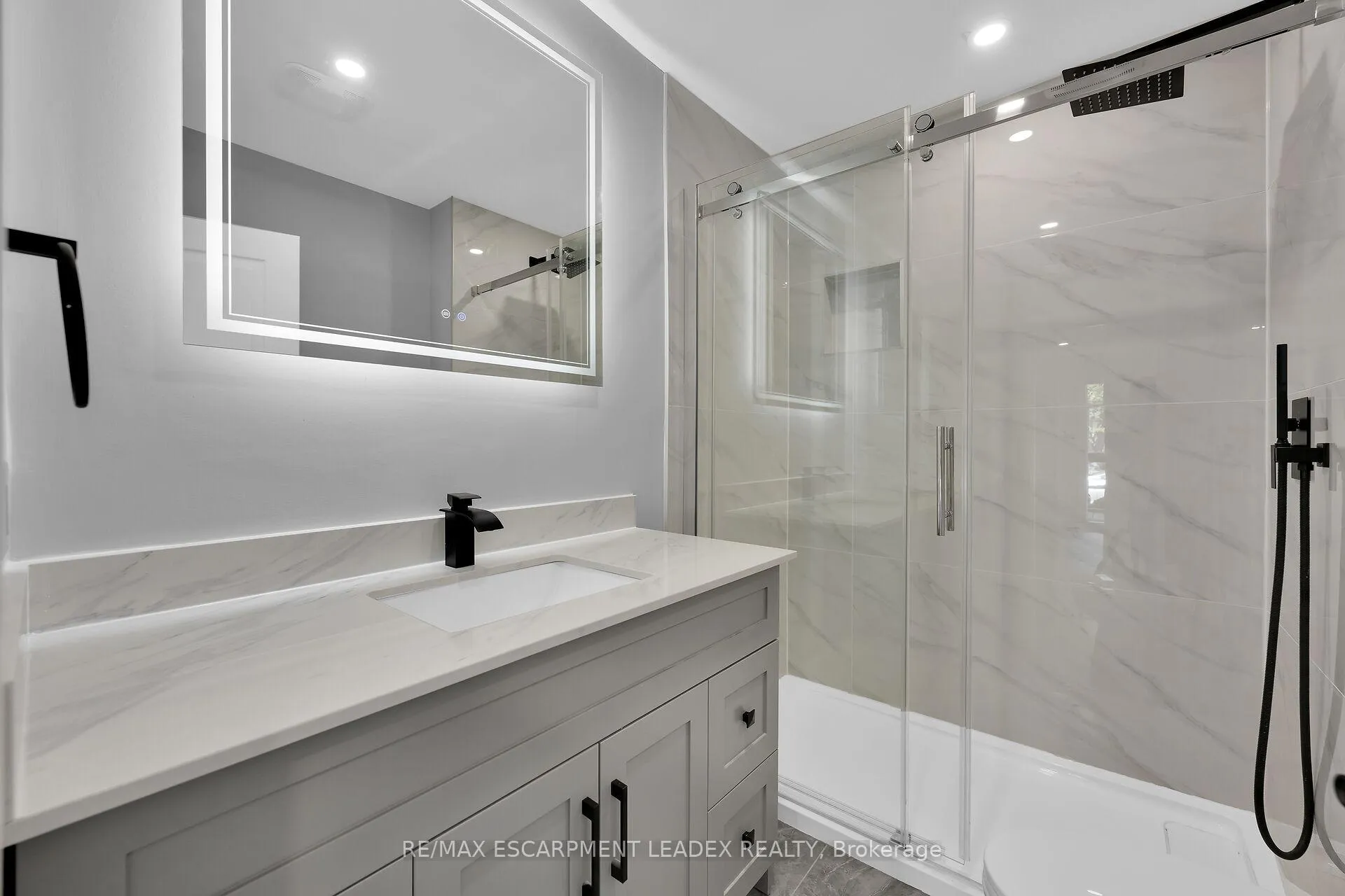Photo 12 of 24 Clapham Road, Hamilton, Greenford — HOMEH
