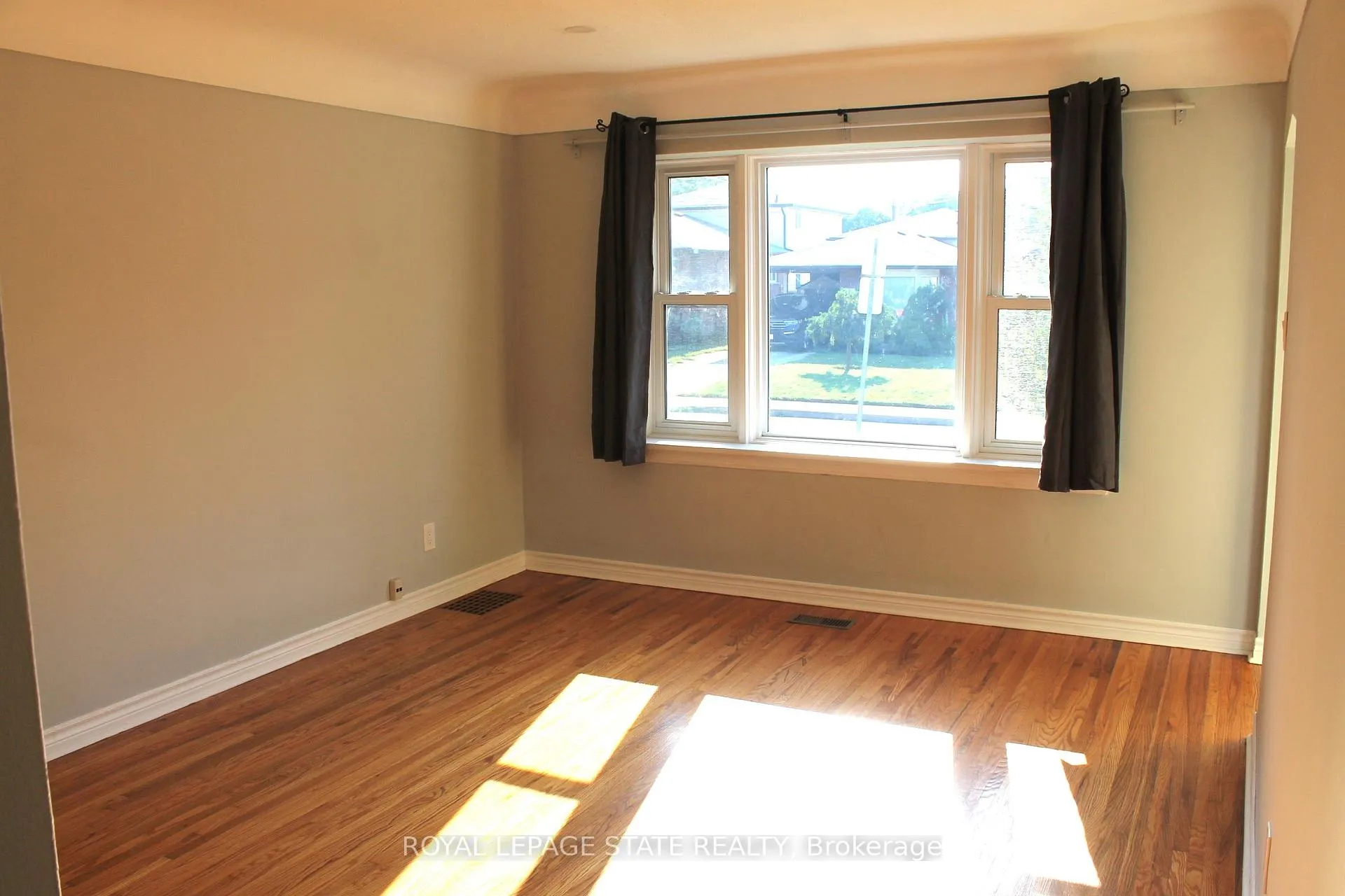 Photo 7 of Unit A, 191 East 25th Street, Hamilton, Eastmount — HOMEH