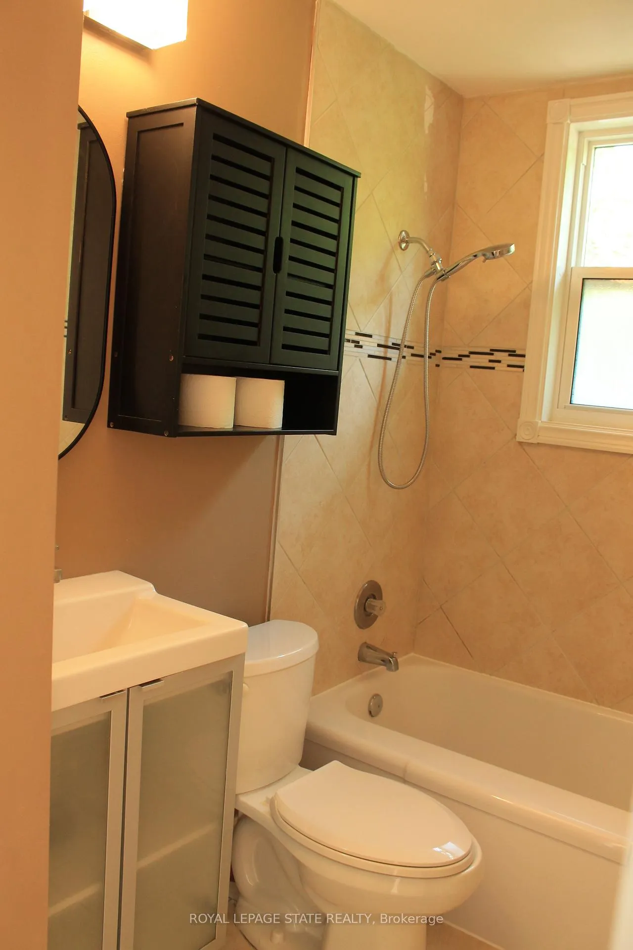 Photo 15 of Unit A, 191 East 25th Street, Hamilton, Eastmount — HOMEH