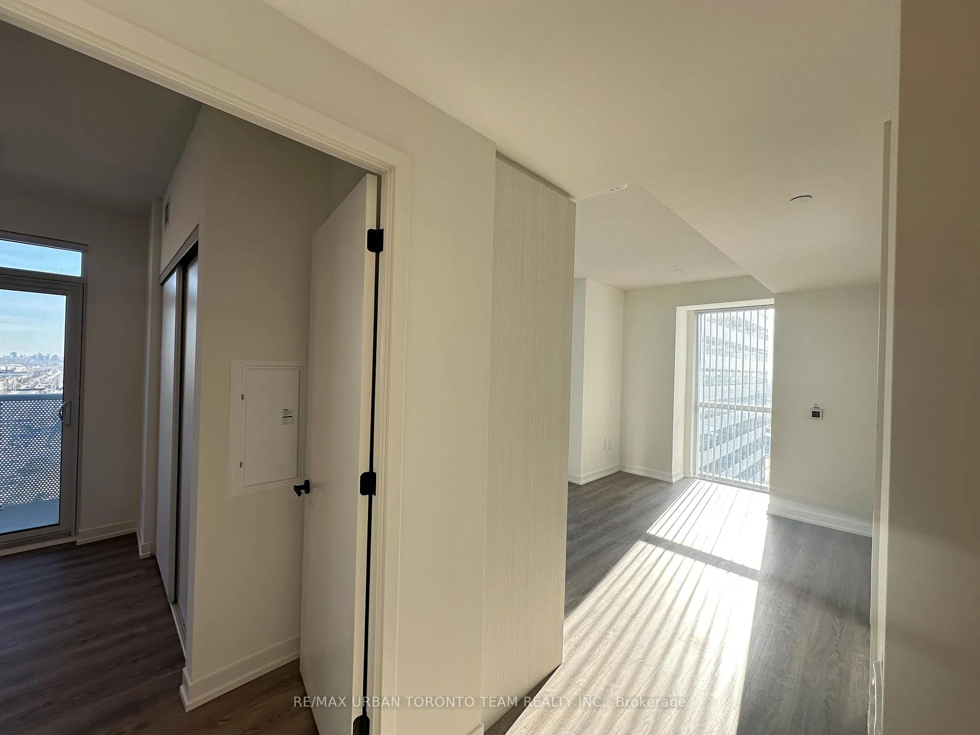 Photo 5 of Unit 2509, 8 Interchange Way, Vaughan, Vaughan Corporate Centre — HOMEH