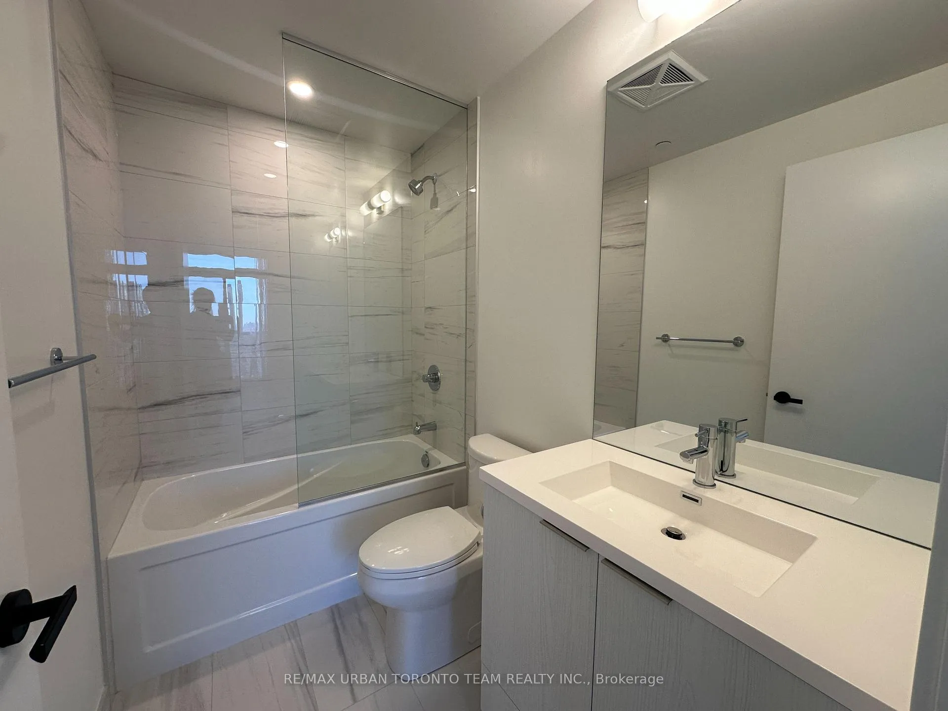 Photo 8 of Unit 2509, 8 Interchange Way, Vaughan, Vaughan Corporate Centre — HOMEH