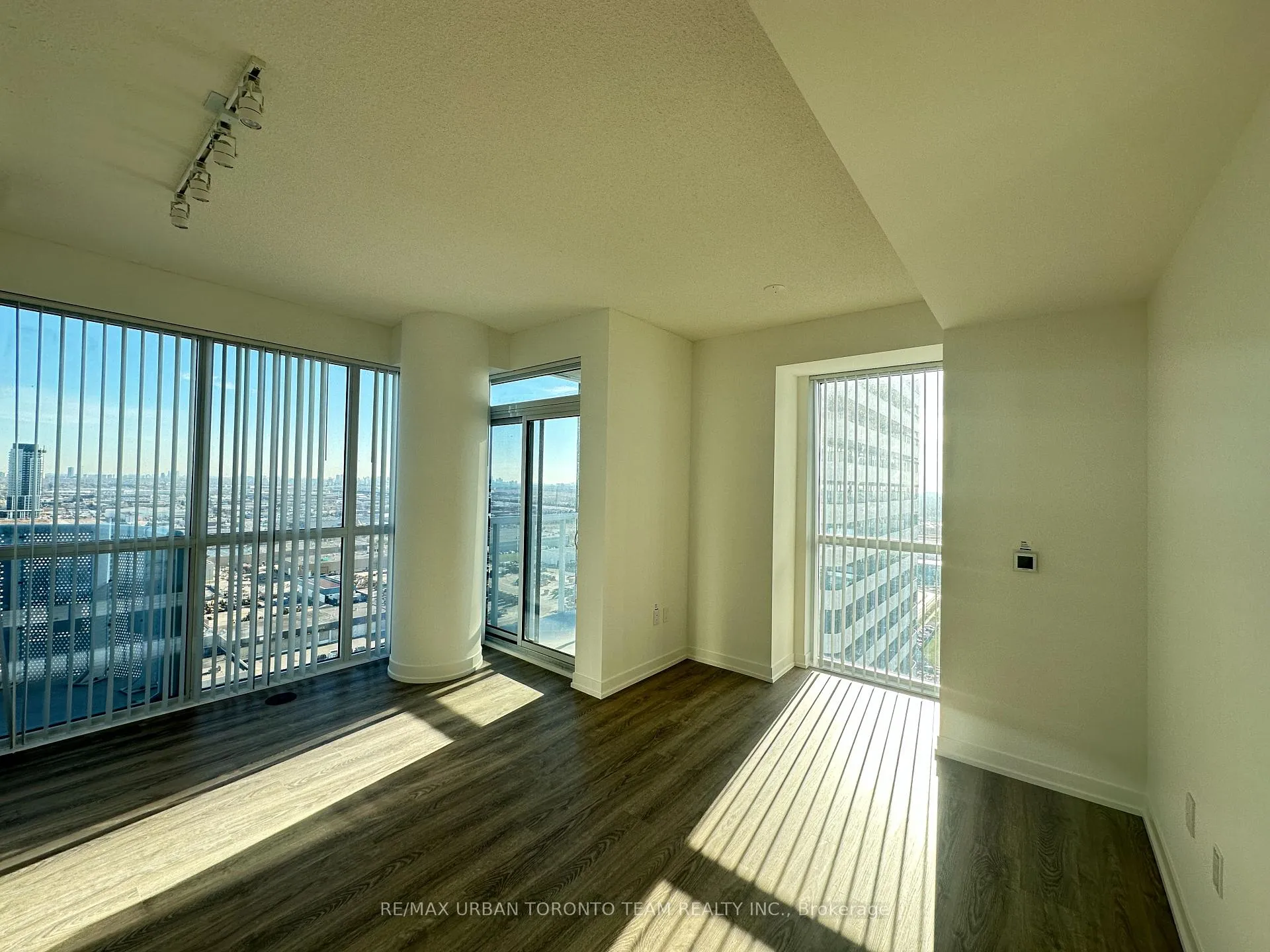 Photo 11 of Unit 2509, 8 Interchange Way, Vaughan, Vaughan Corporate Centre — HOMEH