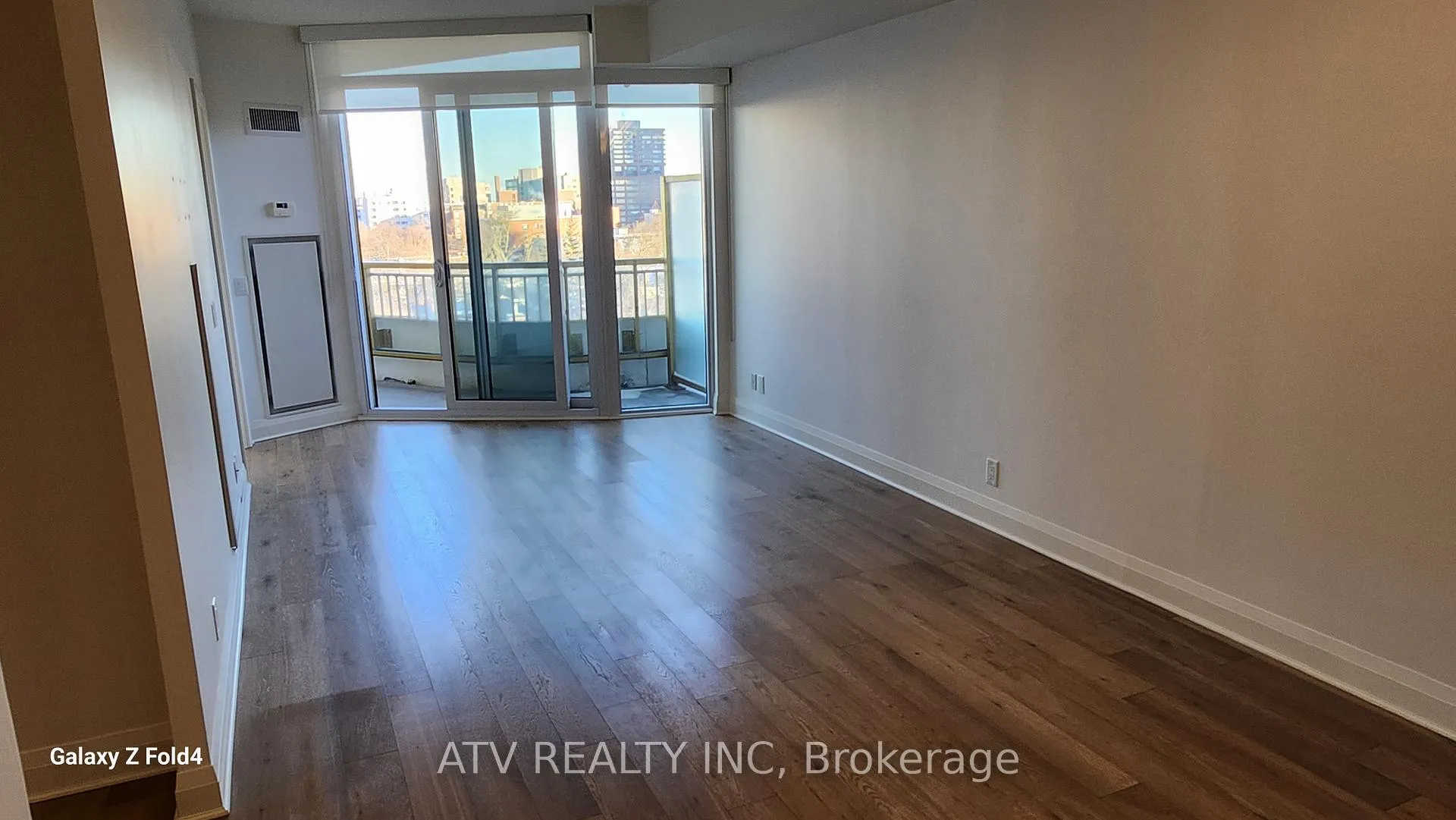 Photo 4 of Unit 704, 151 Avenue Road, Toronto, The Annex — HOMEH
