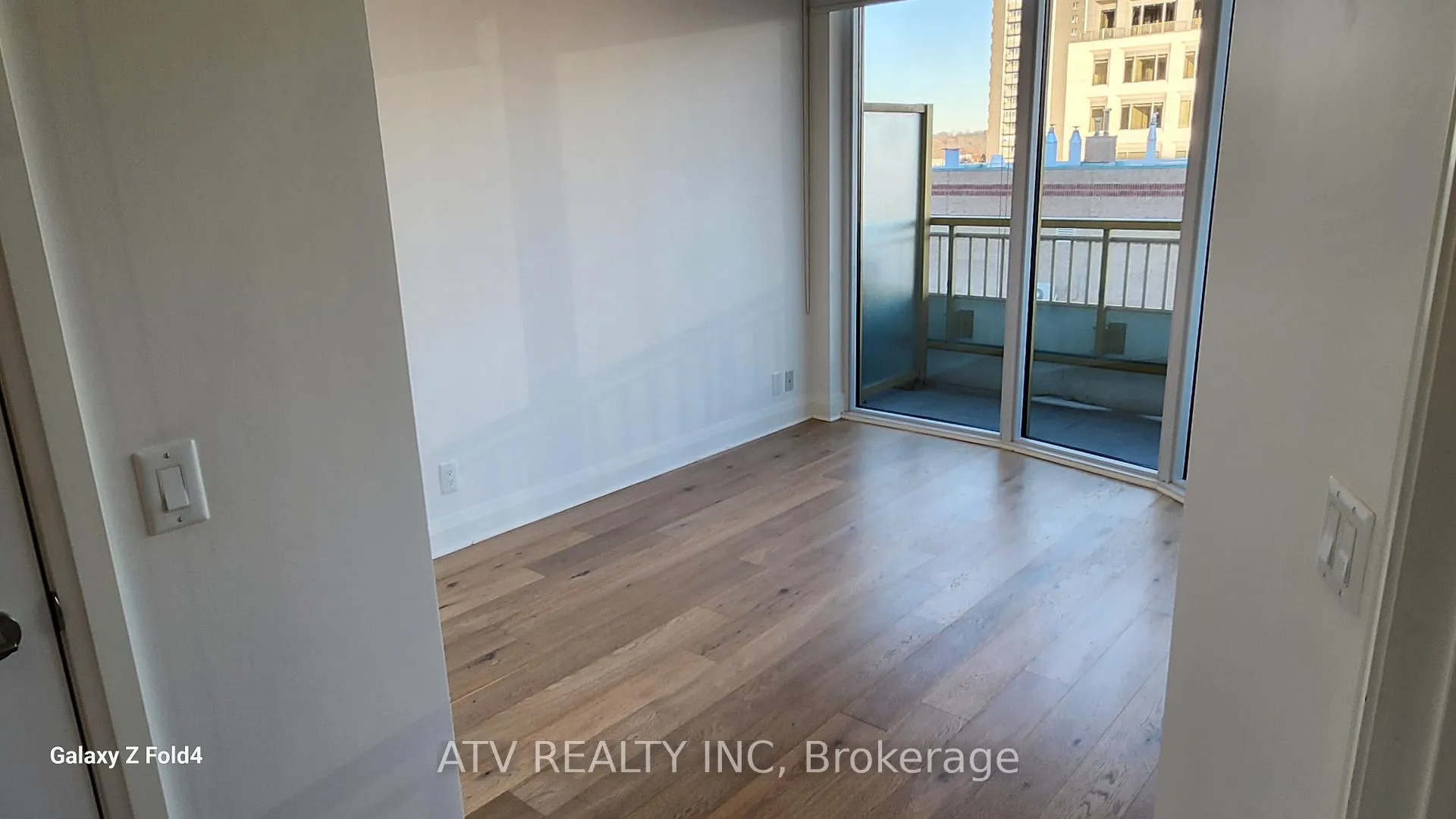 Photo 5 of Unit 704, 151 Avenue Road, Toronto, The Annex — HOMEH