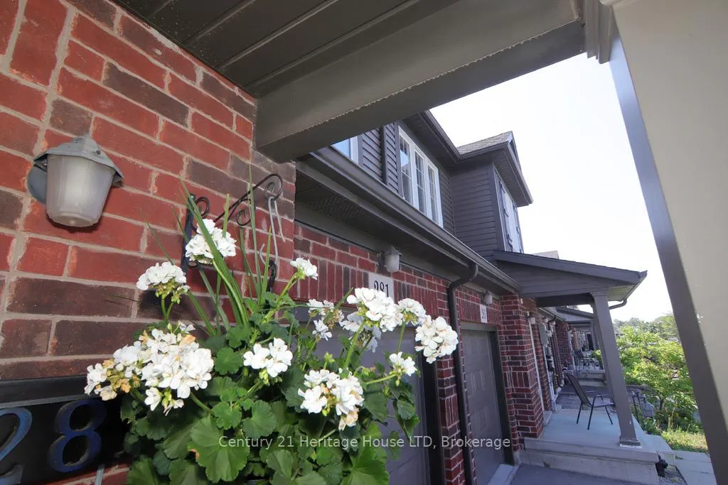 Photo 5 of 281 Silverwood Avenue, Welland, Coyle Creek — HOMEH