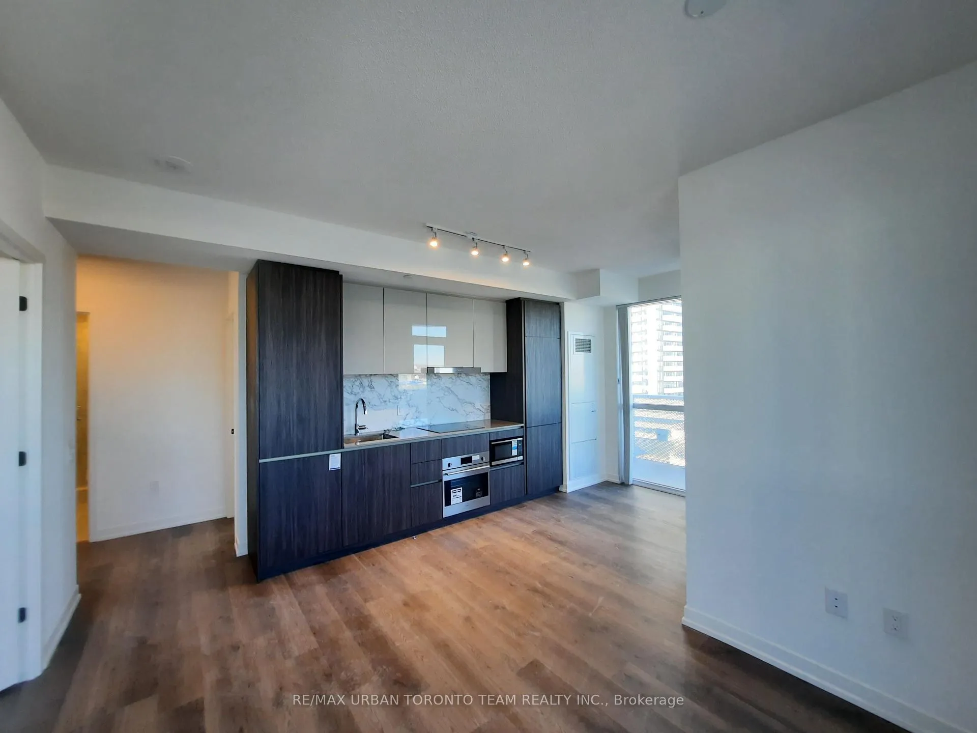 Photo 2 of Unit 802, 8 Interchange Way, Vaughan, Vaughan Corporate Centre — HOMEH