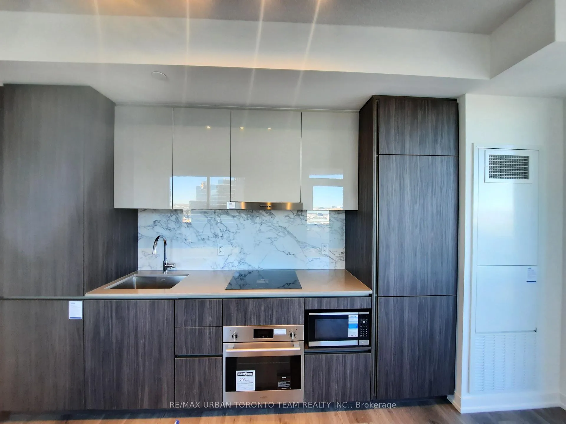 Photo 3 of Unit 802, 8 Interchange Way, Vaughan, Vaughan Corporate Centre — HOMEH