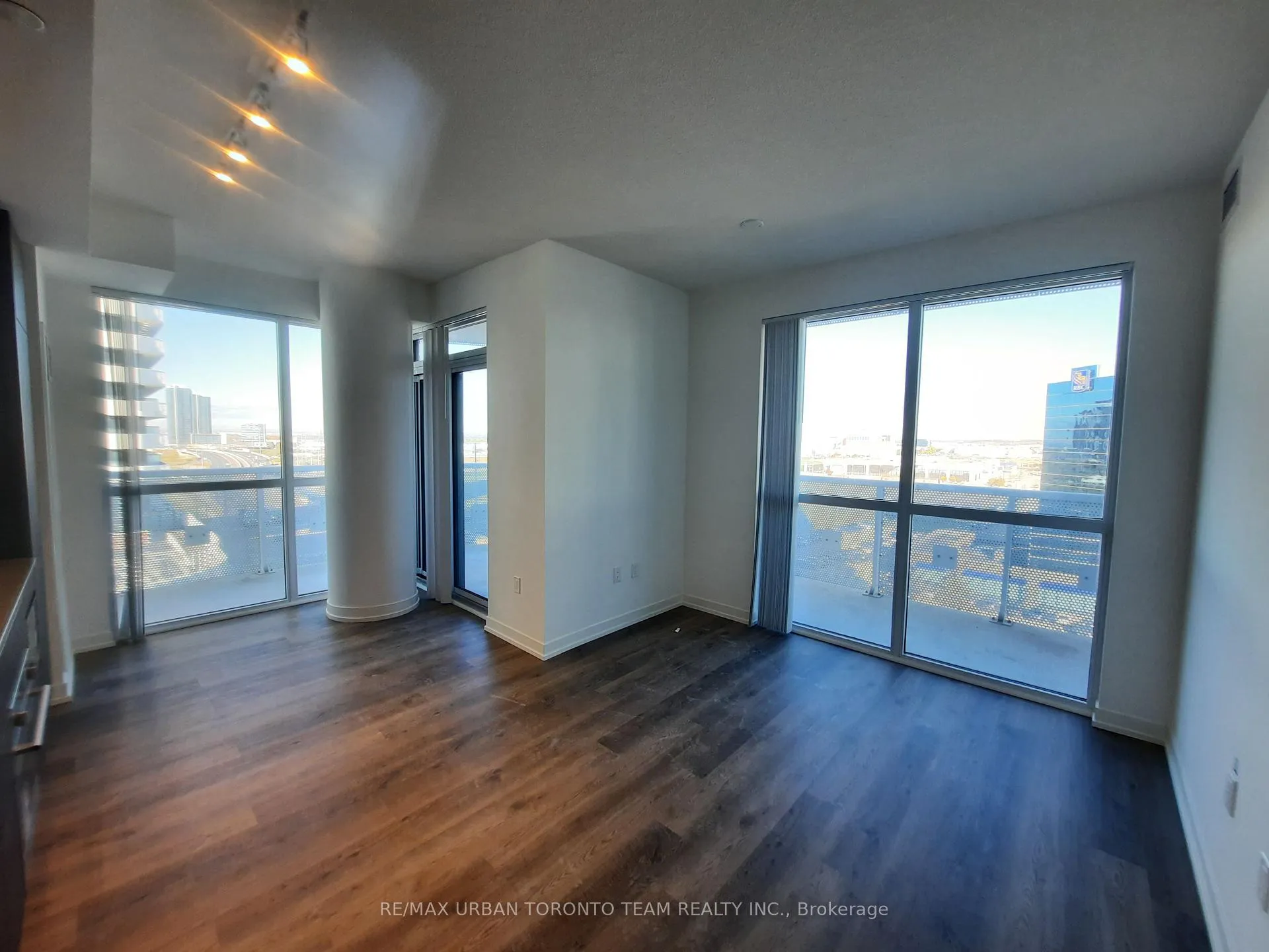 Photo 4 of Unit 802, 8 Interchange Way, Vaughan, Vaughan Corporate Centre — HOMEH