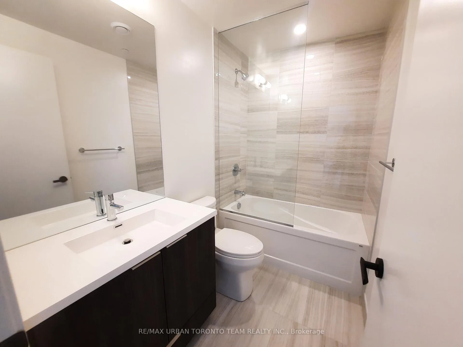 Photo 12 of Unit 802, 8 Interchange Way, Vaughan, Vaughan Corporate Centre — HOMEH