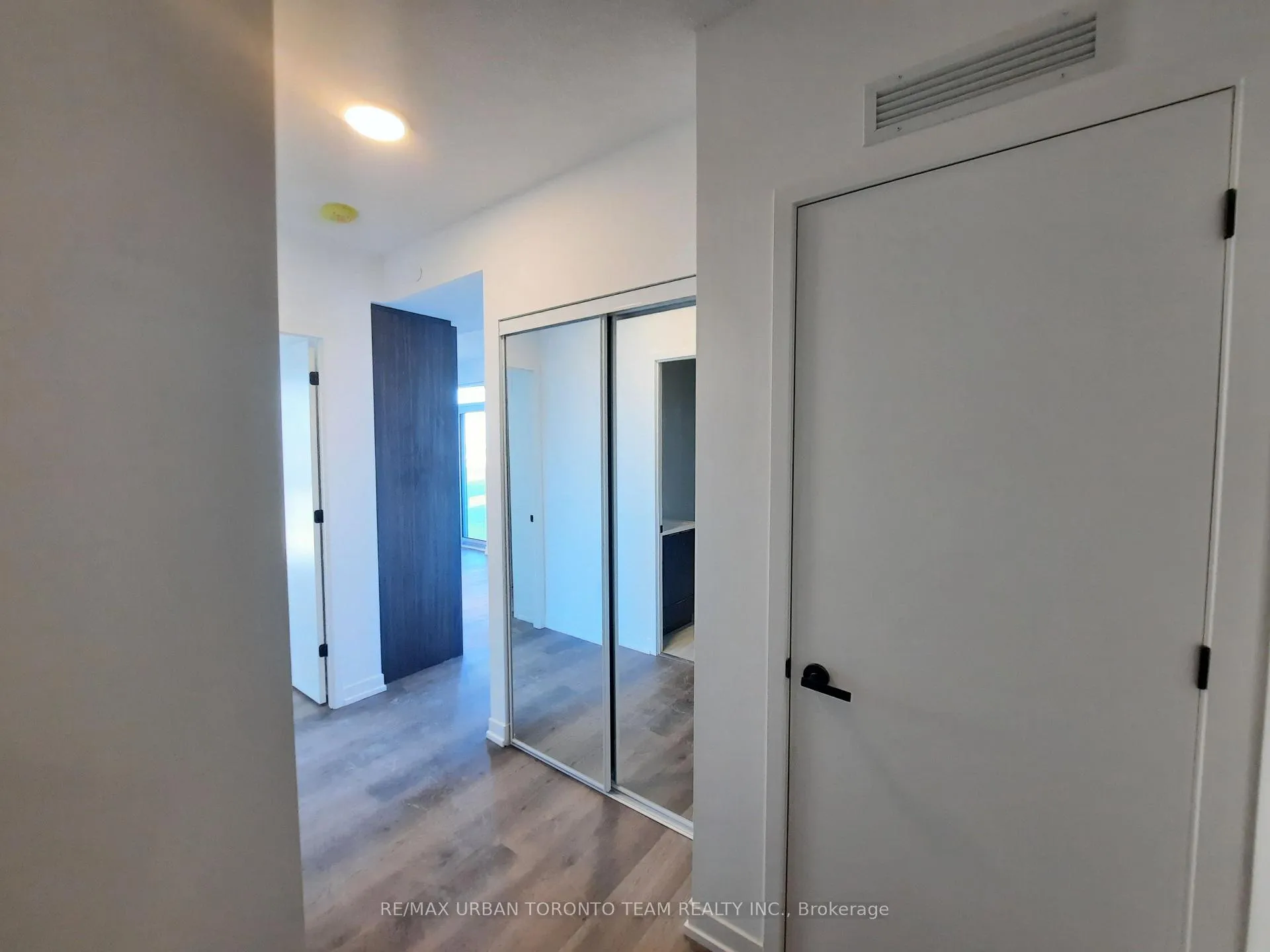 Photo 15 of Unit 802, 8 Interchange Way, Vaughan, Vaughan Corporate Centre — HOMEH