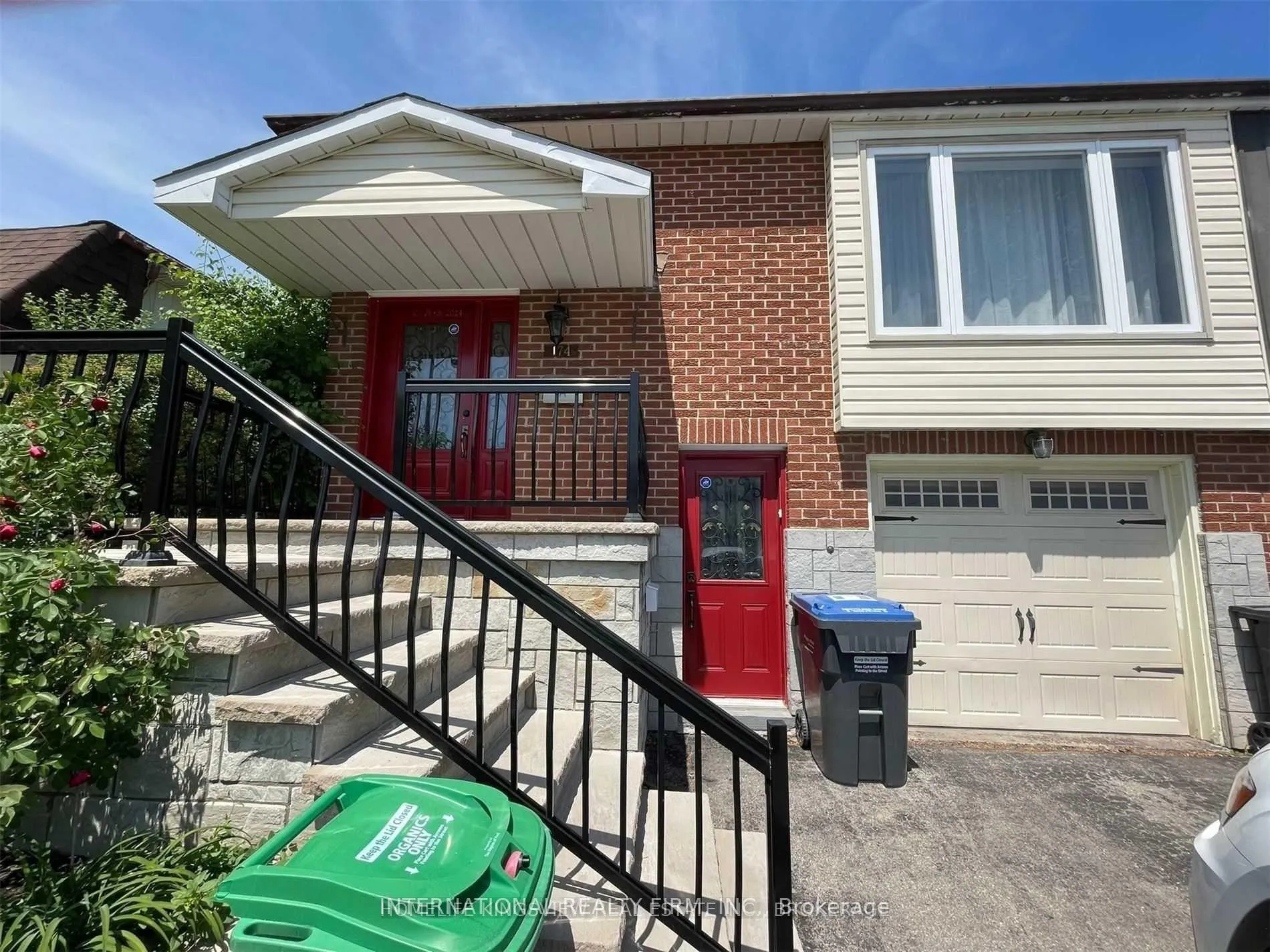 Photo 2 of 174 Beech Street, Brampton, Brampton North — HOMEH