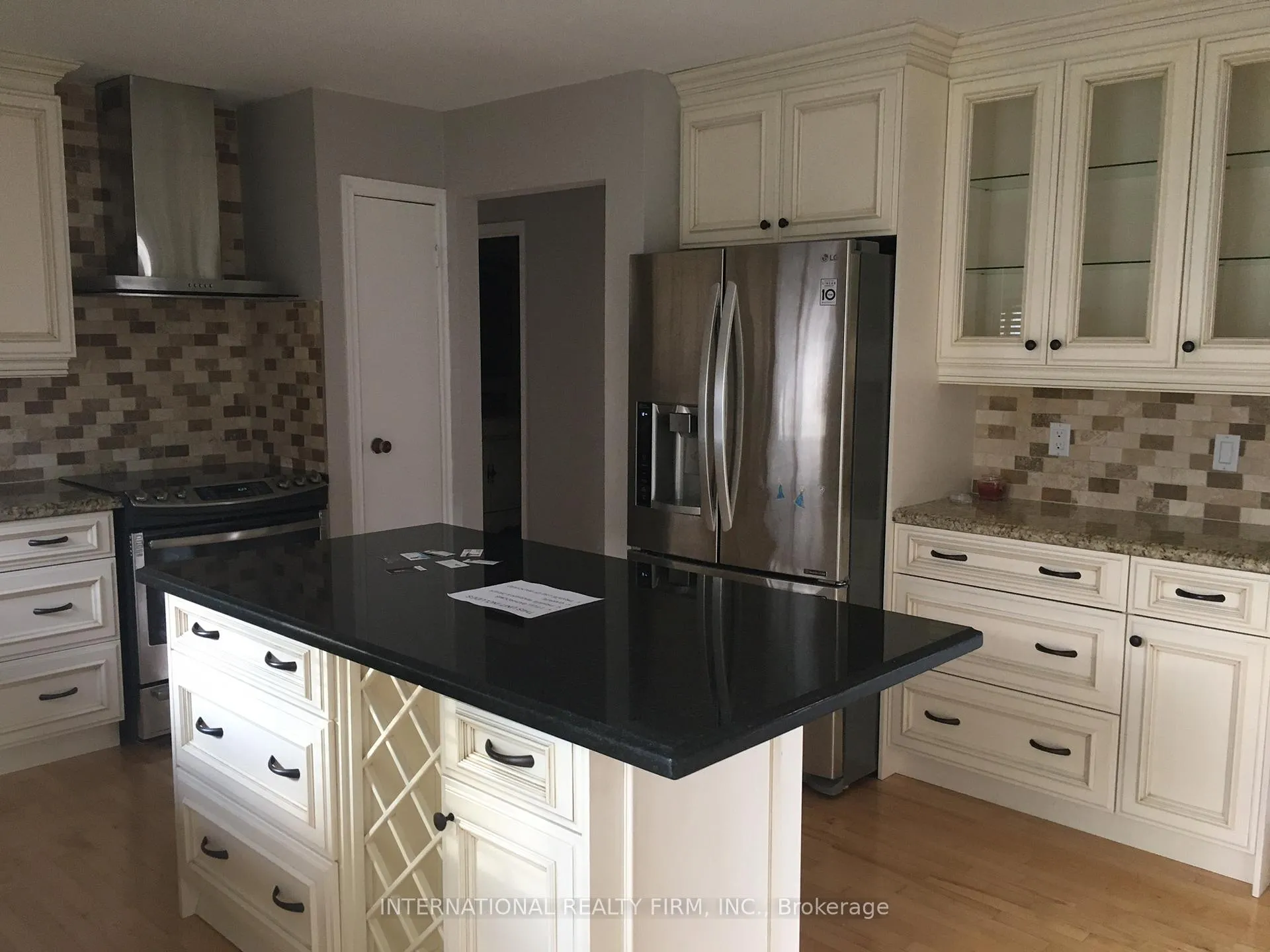 Photo 4 of 174 Beech Street, Brampton, Brampton North — HOMEH