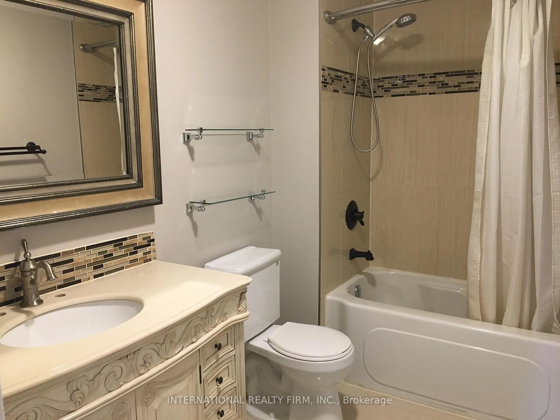 Photo 9 of 174 Beech Street, Brampton, Brampton North — HOMEH