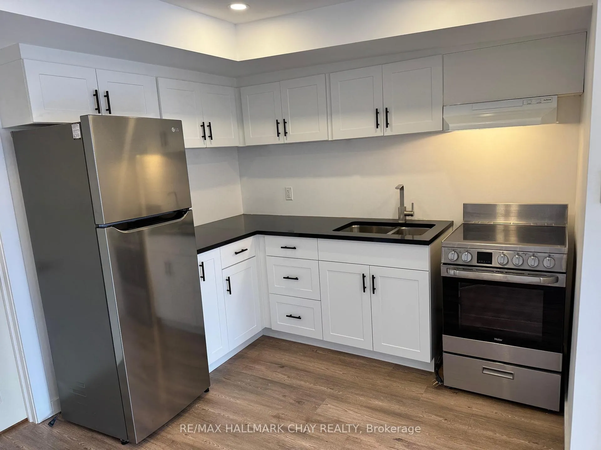 Front of Unit 2, 95 Victoria Street W