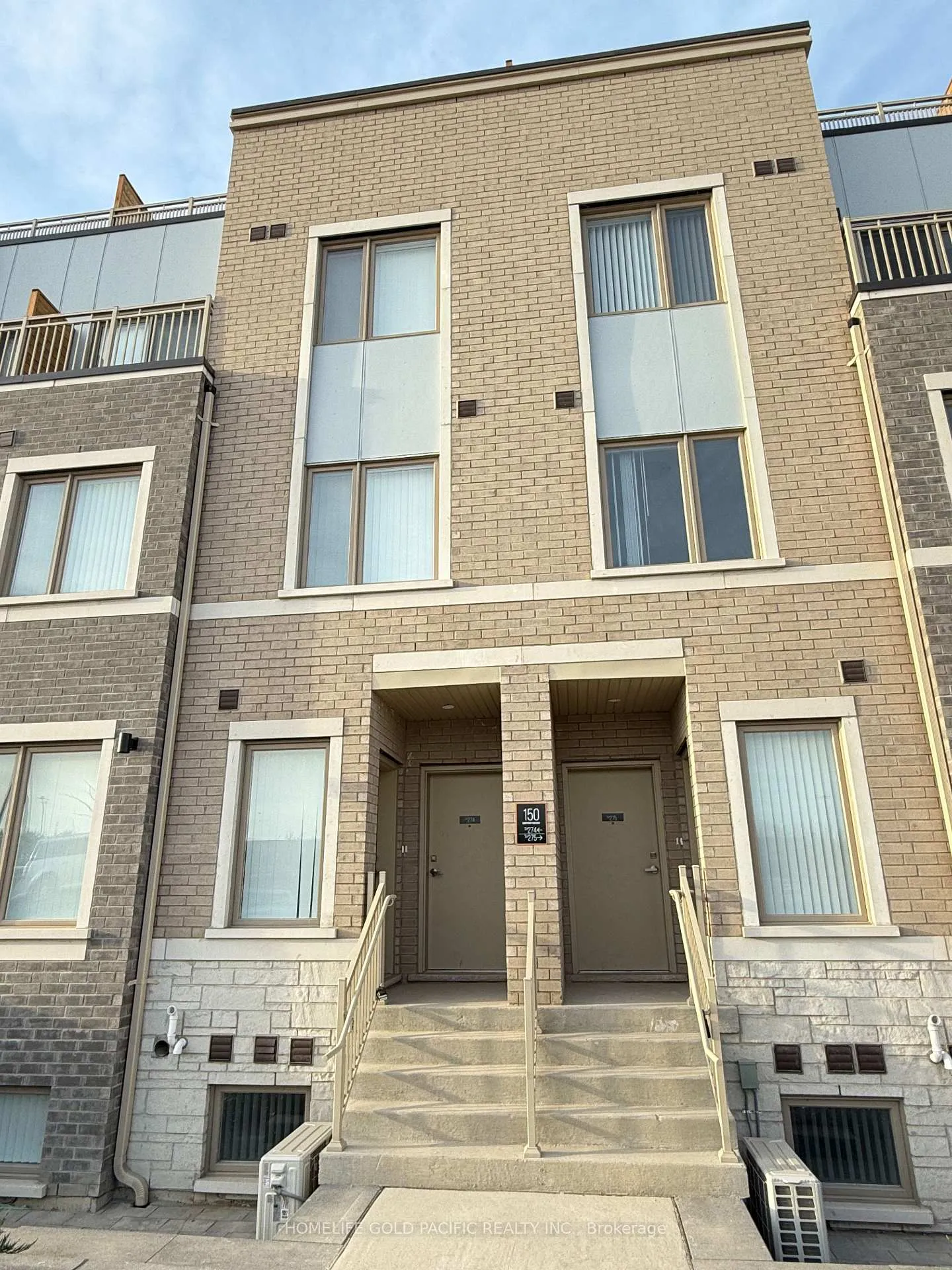 Front of Unit 274, 150 Honeycrisp Crescent