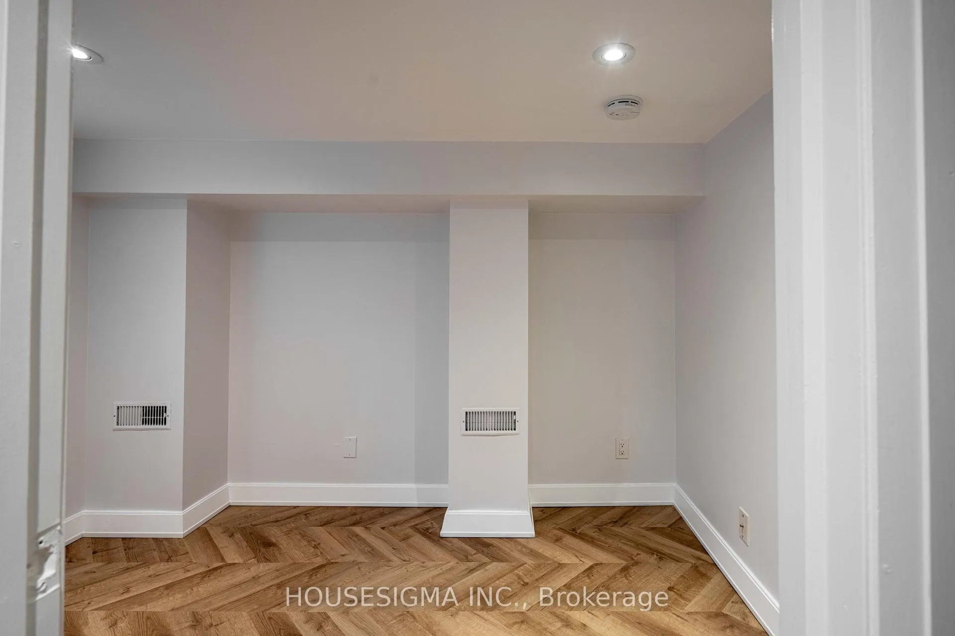 Photo 15 of Unit Lower, 5 Ivy Avenue, Toronto, South Riverdale — HOMEH