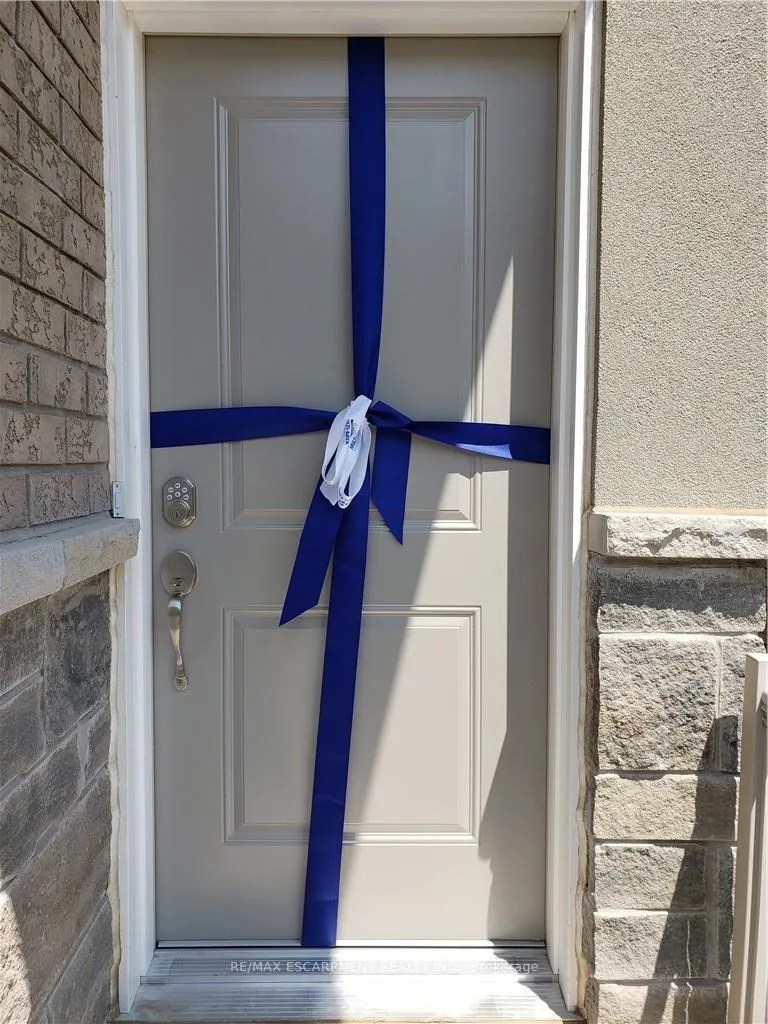 Photo 4 of 57 Aquarius Crescent, Hamilton, Rural Glanbrook — HOMEH