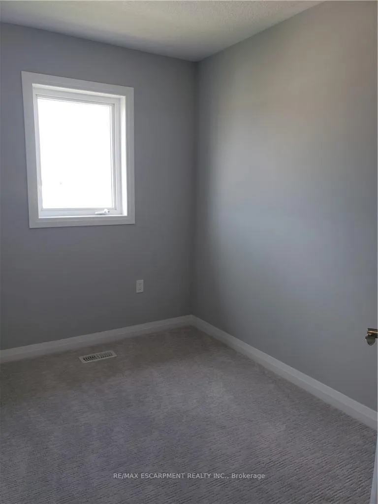 Photo 16 of 57 Aquarius Crescent, Hamilton, Rural Glanbrook — HOMEH