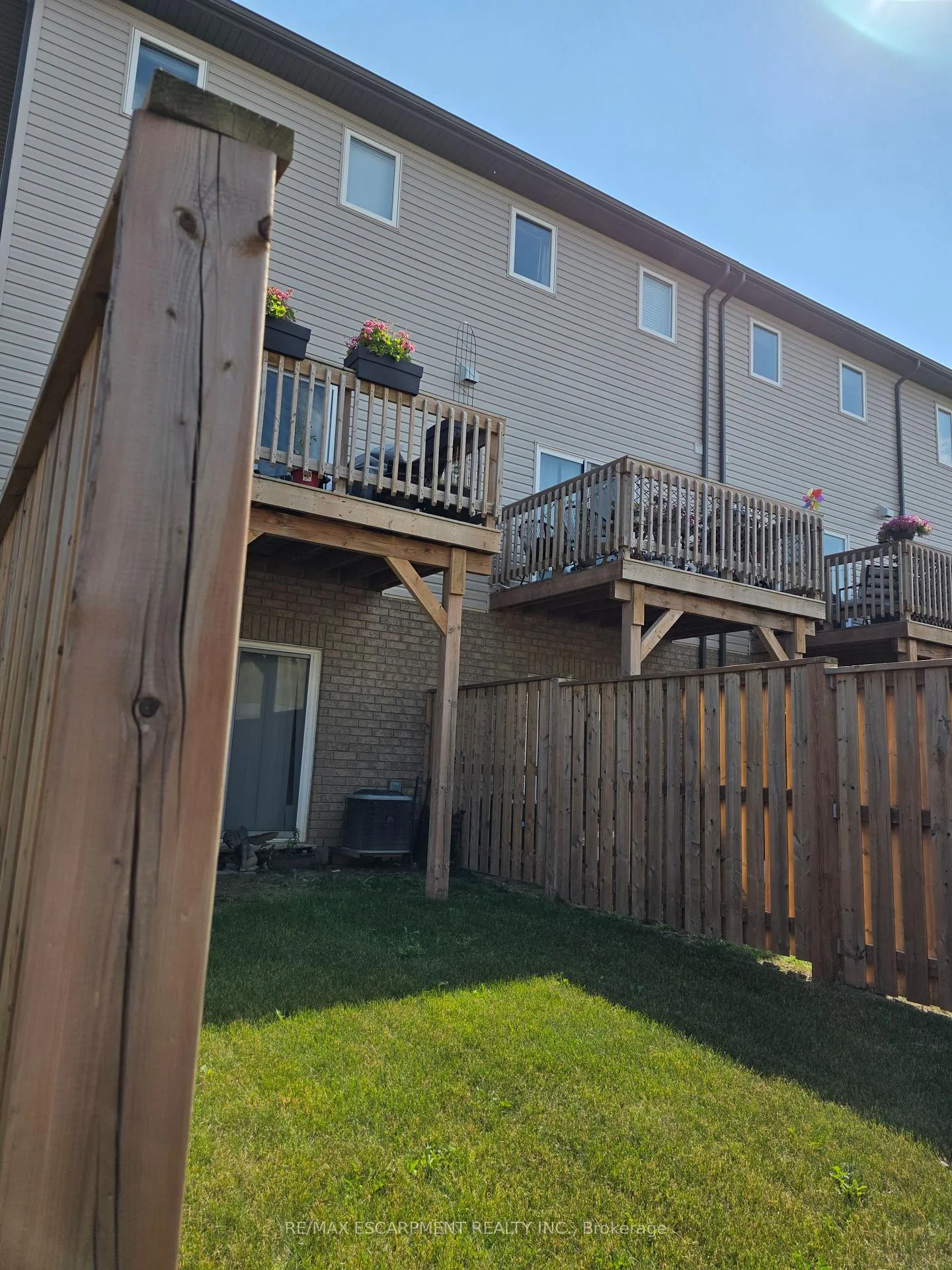 Photo 22 of 57 Aquarius Crescent, Hamilton, Rural Glanbrook — HOMEH