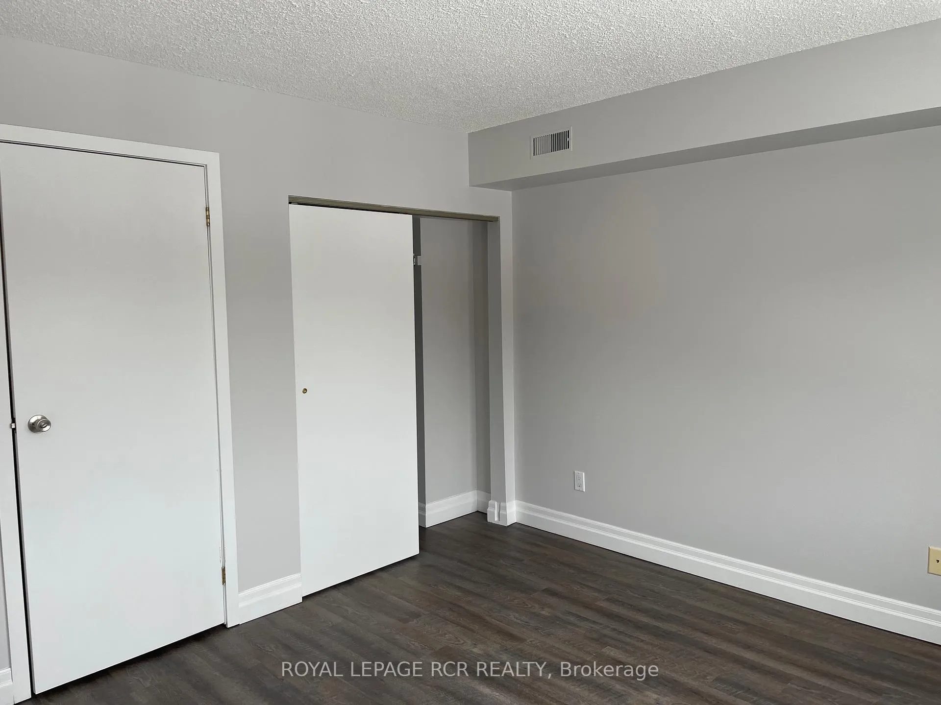 Photo 5 of Unit 3, 56 Queen Street N, Caledon, Bolton North — HOMEH