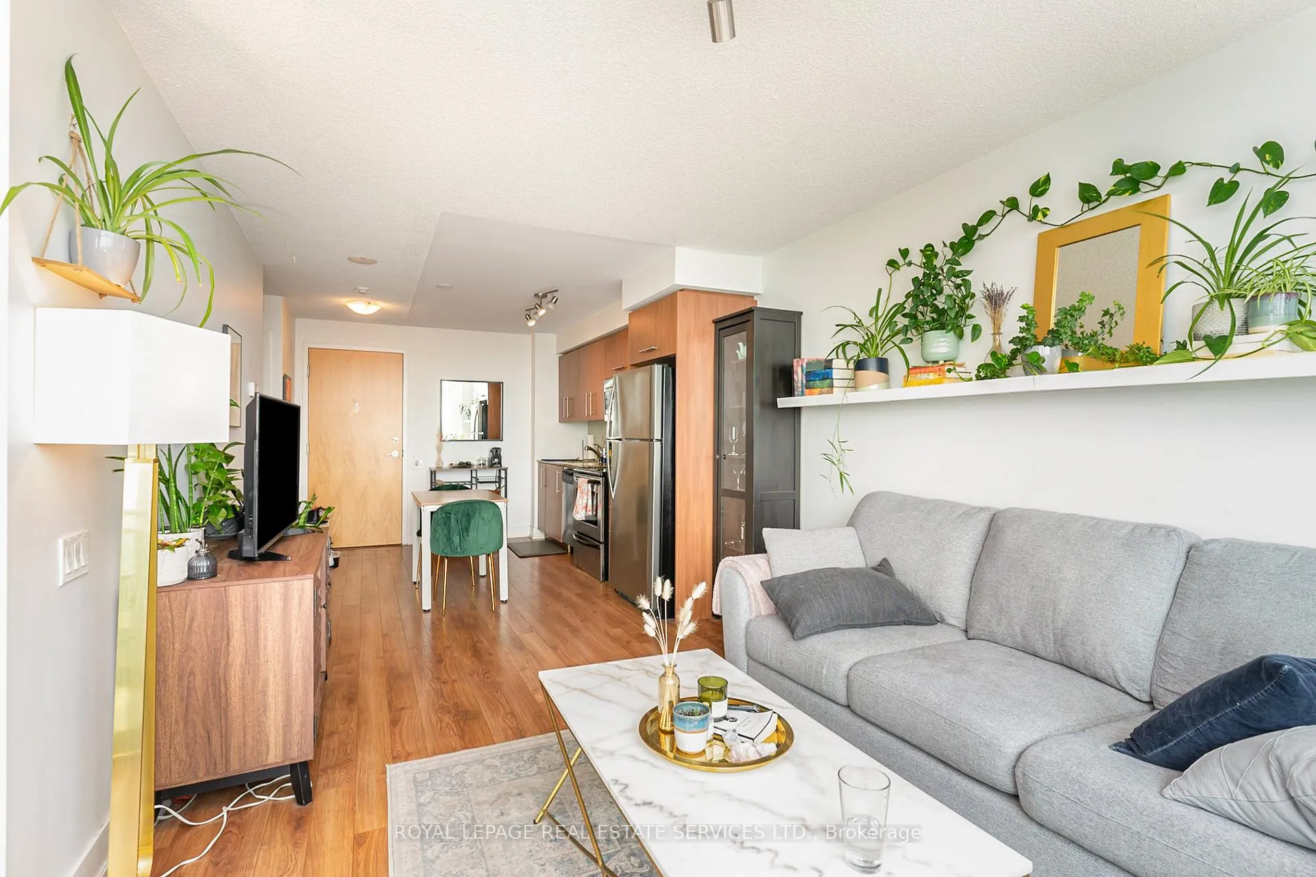 Photo 5 of Unit 1504, 1048 Broadview Avenue, Toronto, Broadview North — HOMEH
