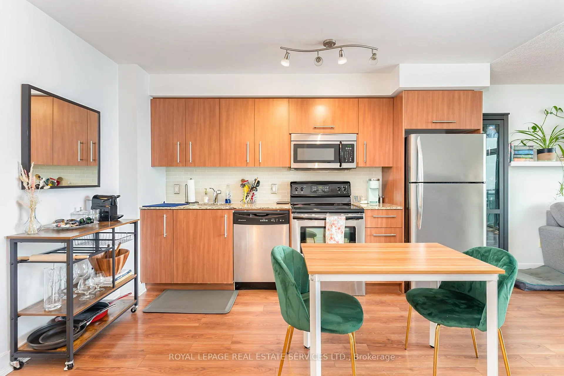 Photo 6 of Unit 1504, 1048 Broadview Avenue, Toronto, Broadview North — HOMEH