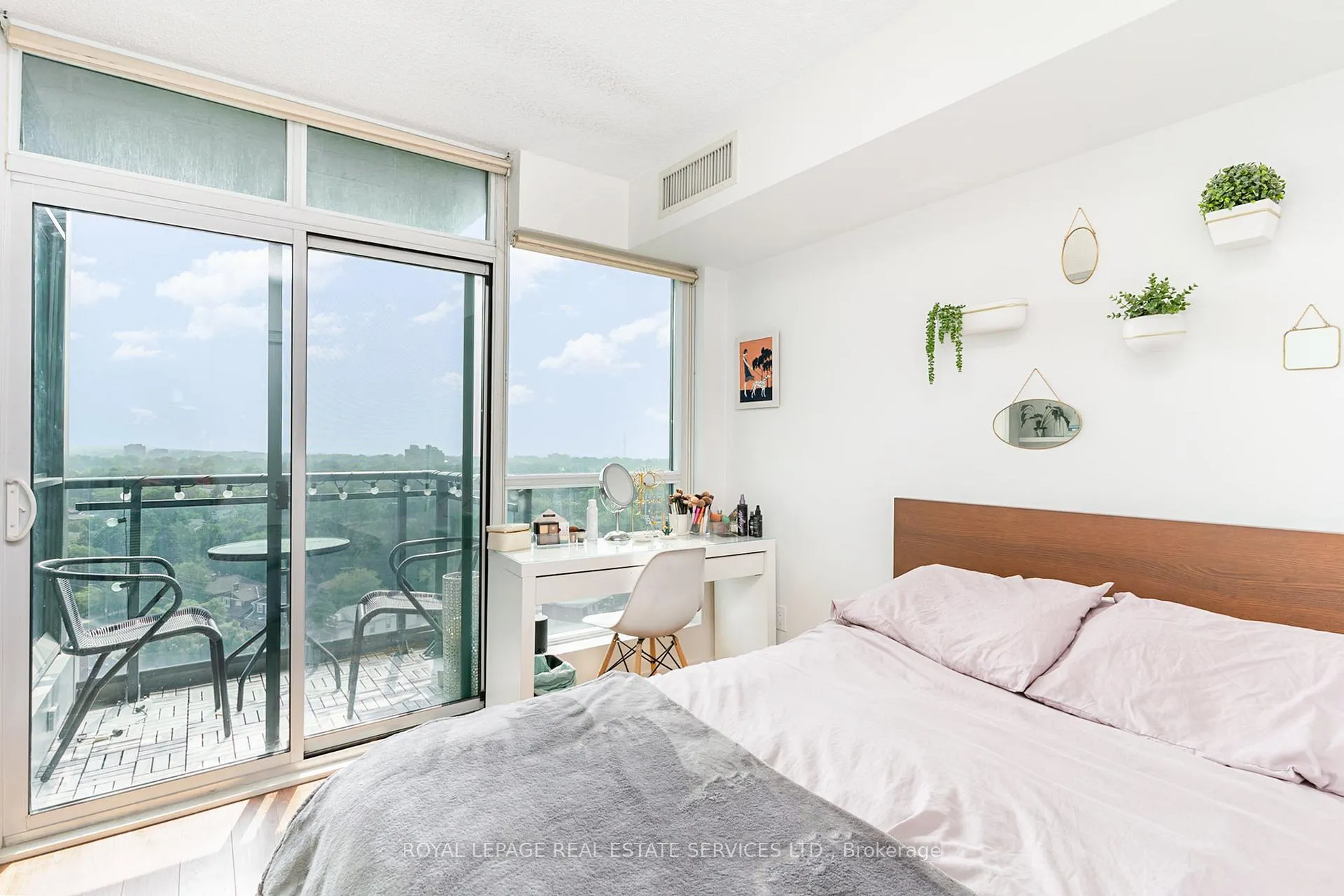 Photo 8 of Unit 1504, 1048 Broadview Avenue, Toronto, Broadview North — HOMEH