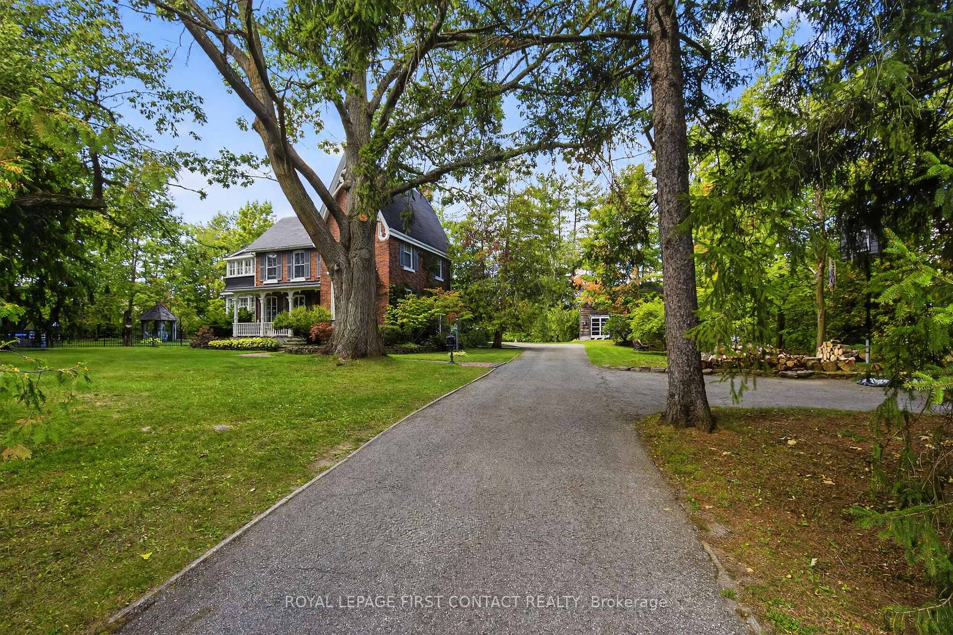 Photo 3 of 126 Letitia Street, Barrie, Letitia Heights — HOMEH
